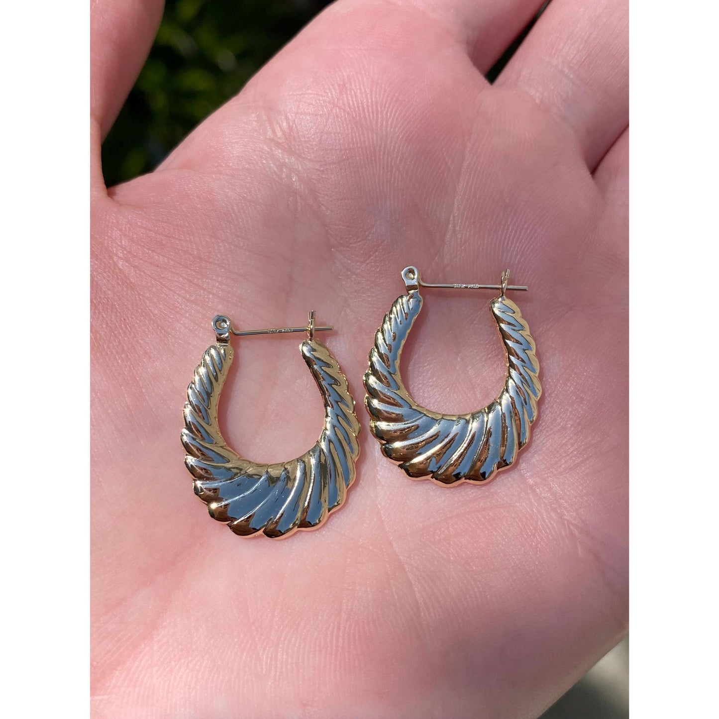 Vintage 14k Yellow Gold Scalloped Hoop Earrings