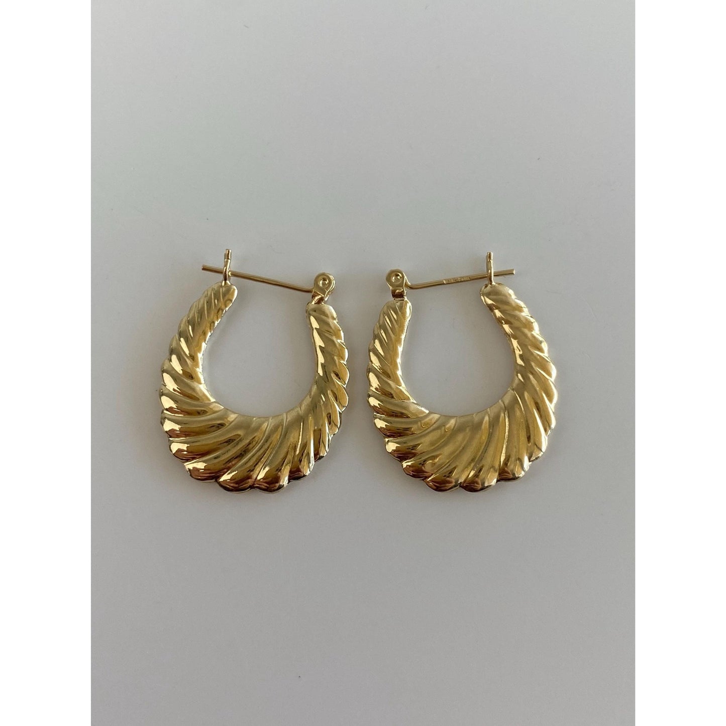 Vintage 14k Yellow Gold Scalloped Hoop Earrings