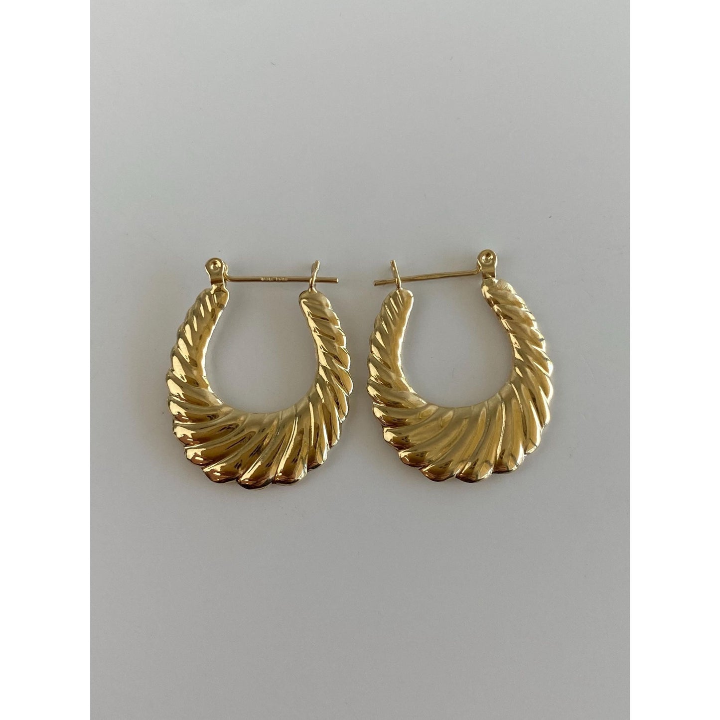 Vintage 14k Yellow Gold Scalloped Hoop Earrings
