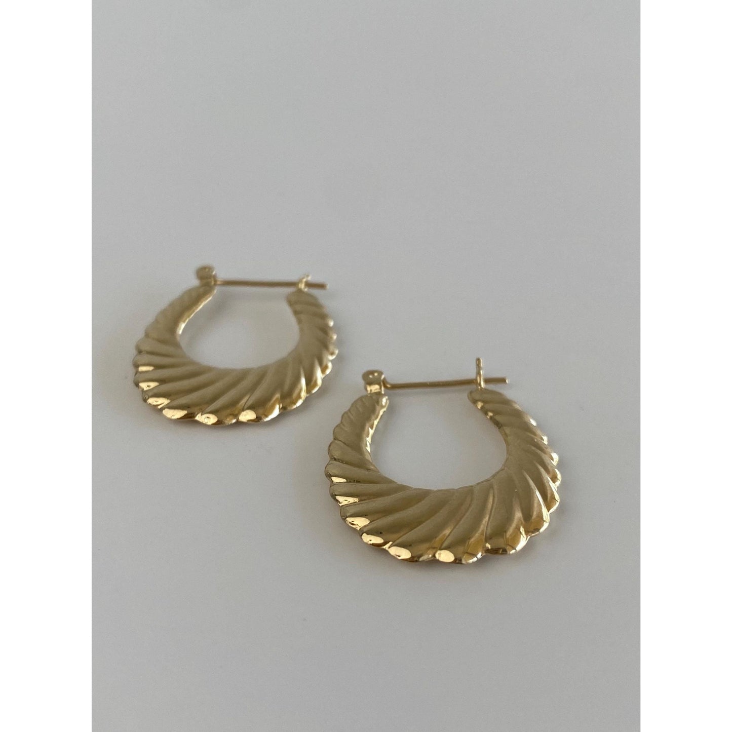 Vintage 14k Yellow Gold Scalloped Hoop Earrings