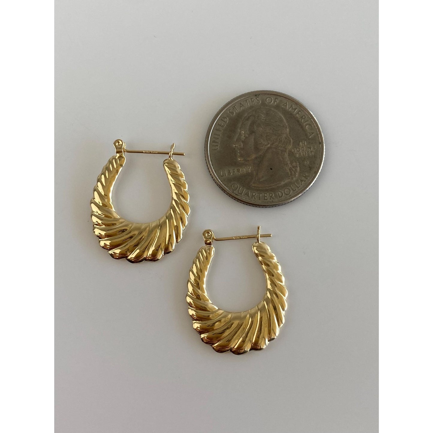 Vintage 14k Yellow Gold Scalloped Hoop Earrings
