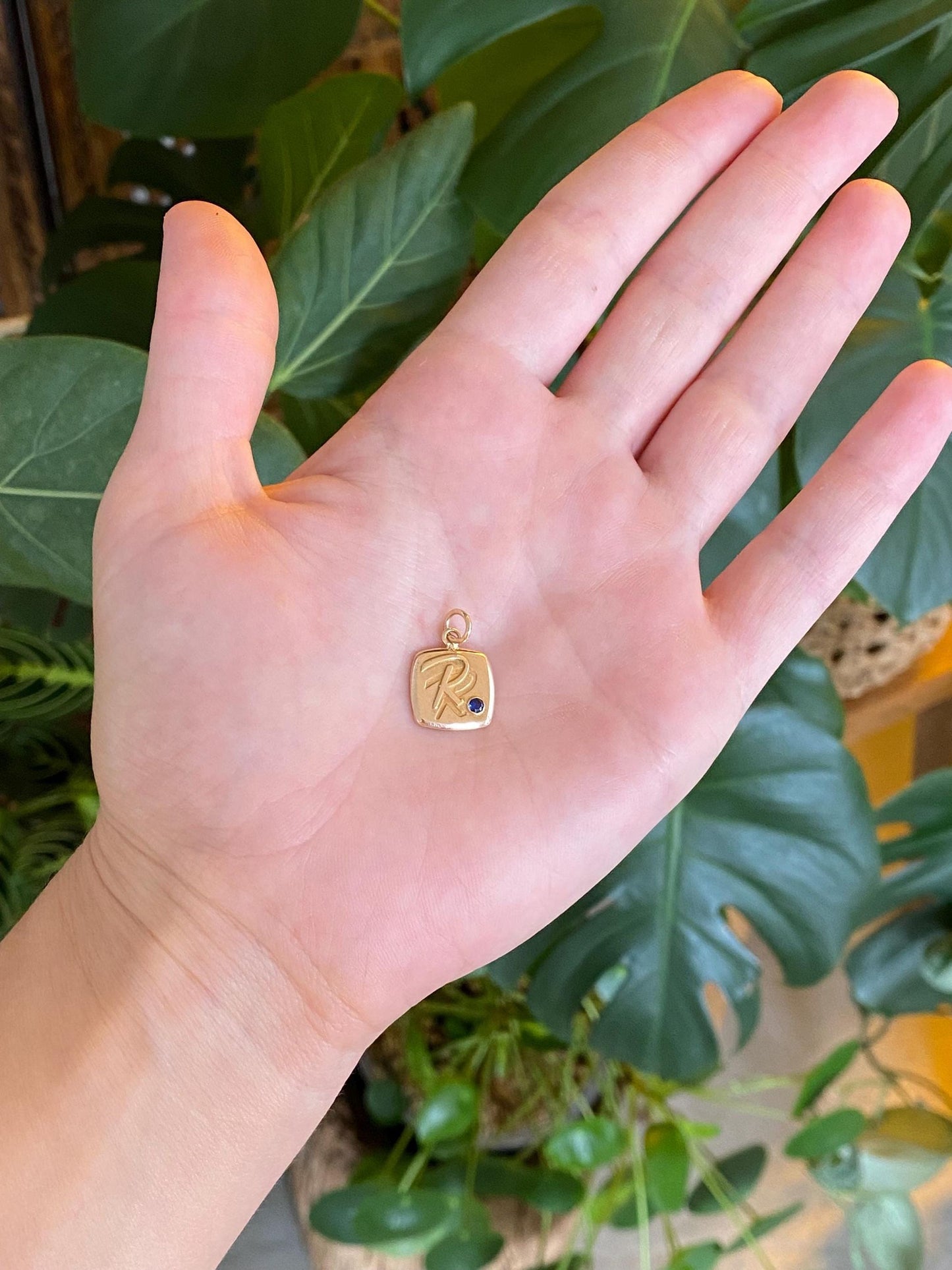 Vintage Solid 10k Yellow Gold Blue Sapphire Initial 'R' Charm