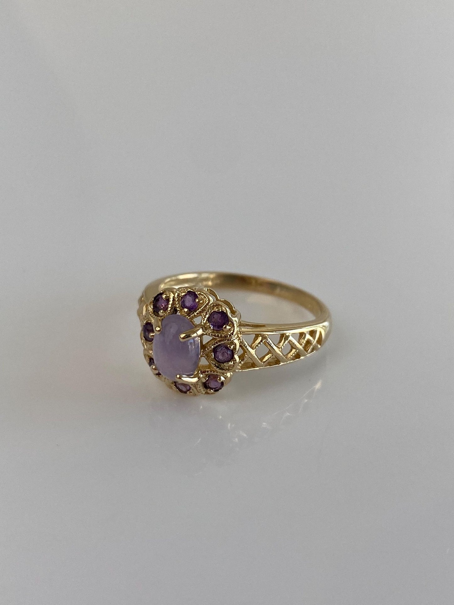 Vintage Solid 14k Yellow Gold Amethyst Halo Purple Chalcedony Ring - Size 7.75