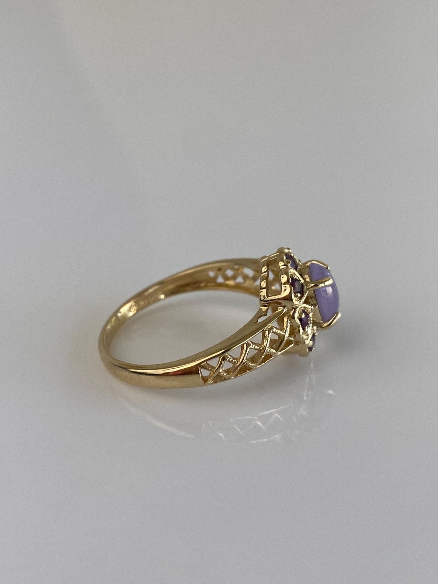 Vintage Solid 14k Yellow Gold Amethyst Halo Purple Chalcedony Ring - Size 7.75