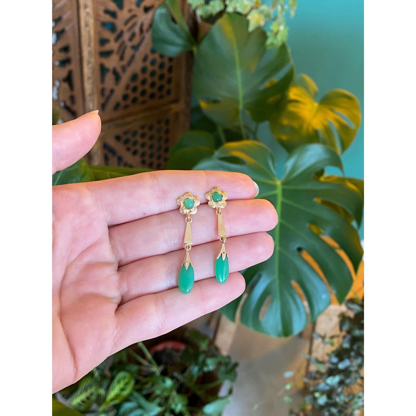 Vintage Solid 14k Yellow Gold Chrysoprase Flower Dangle Stud Earrings