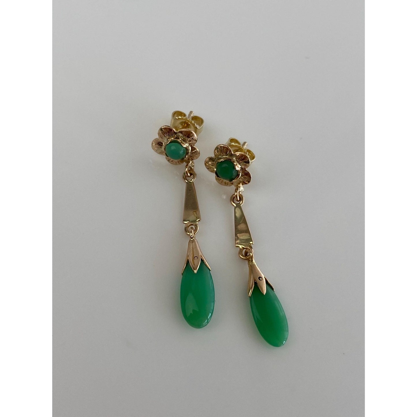 Vintage Solid 14k Yellow Gold Chrysoprase Flower Dangle Stud Earrings