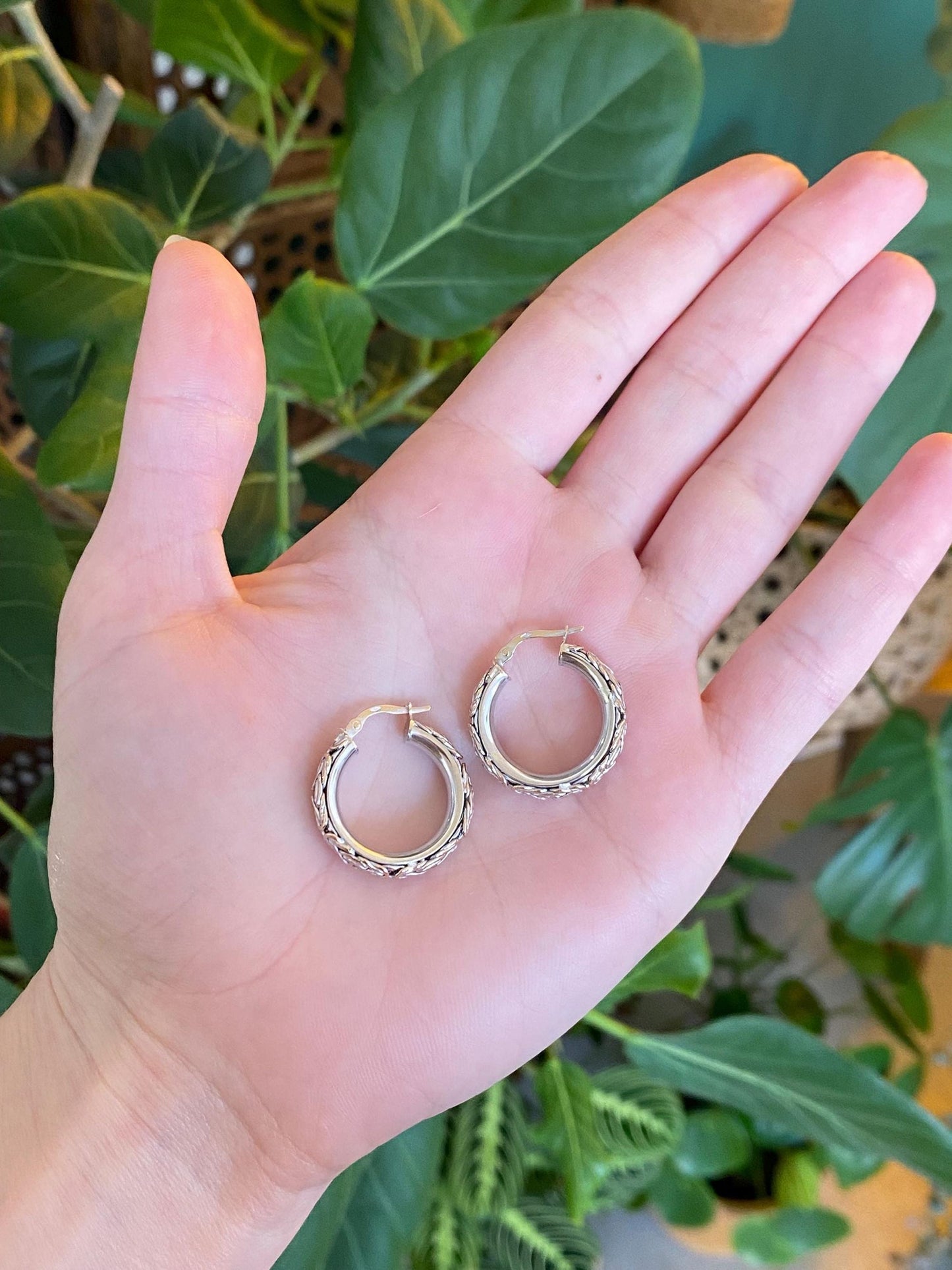 Vintage 14k White Gold Byzantine Chain Hoop Earrings