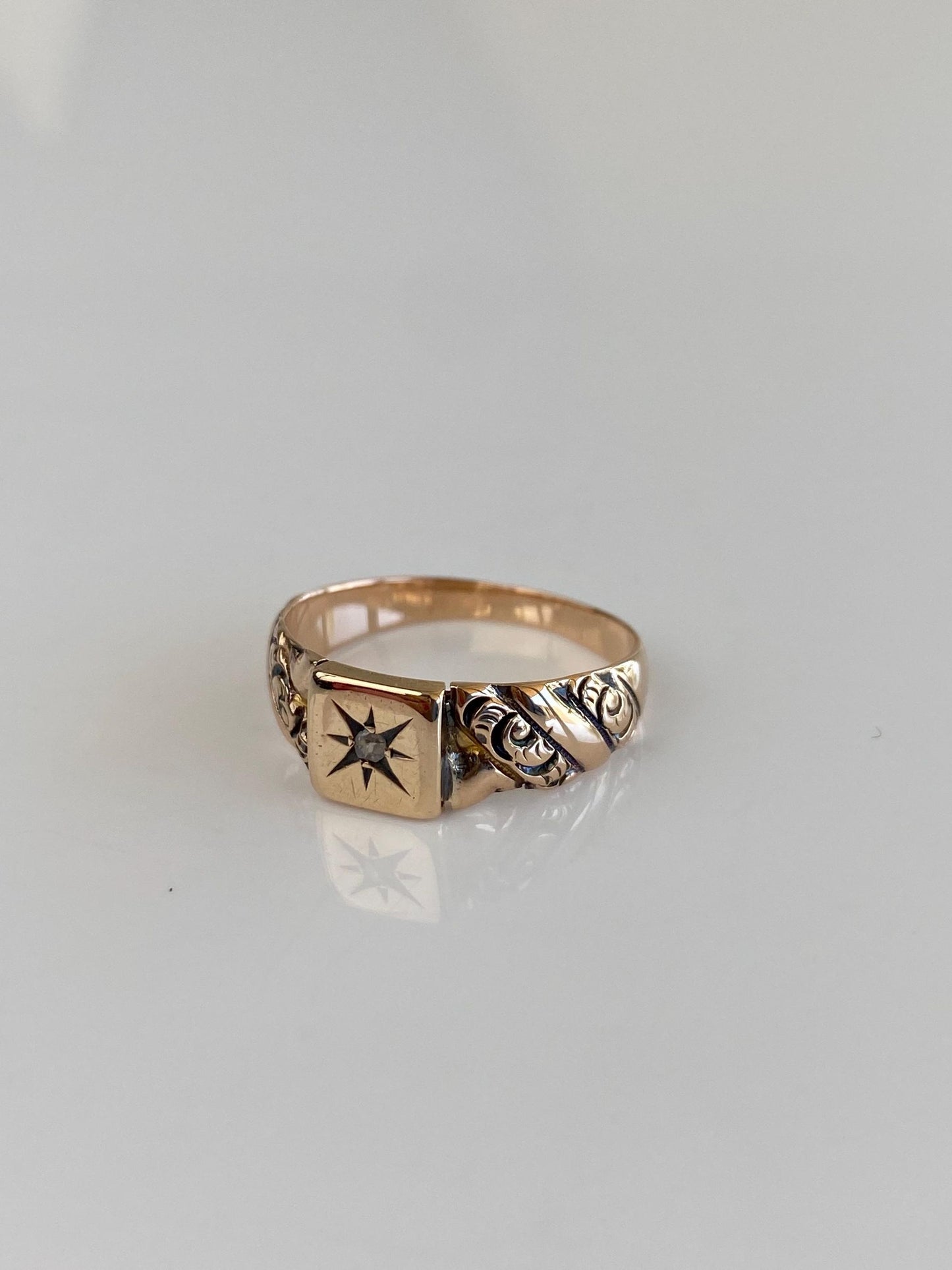 Vintage Solid 10k Rosey Gold Star Set Diamond Designed Ring - Size 6.75