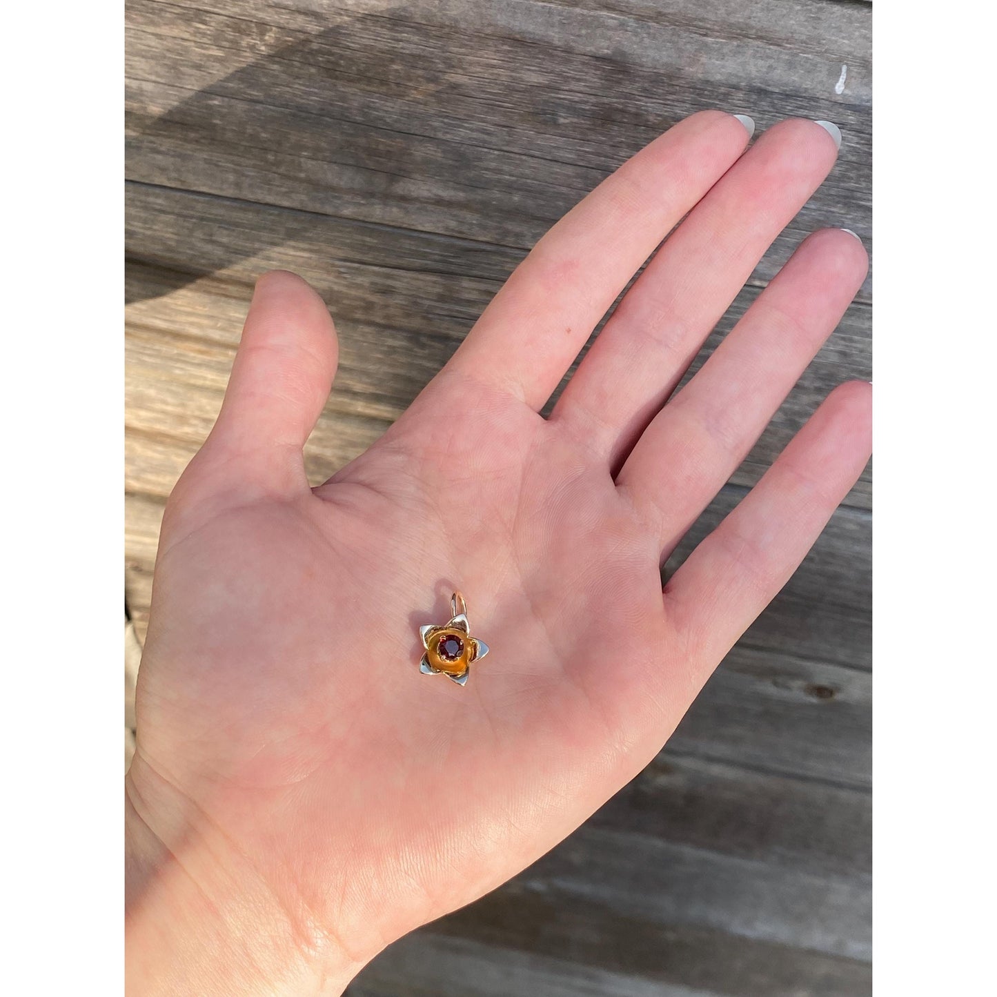 Vintage Solid 14k Yellow Gold Garnet Flower Charm