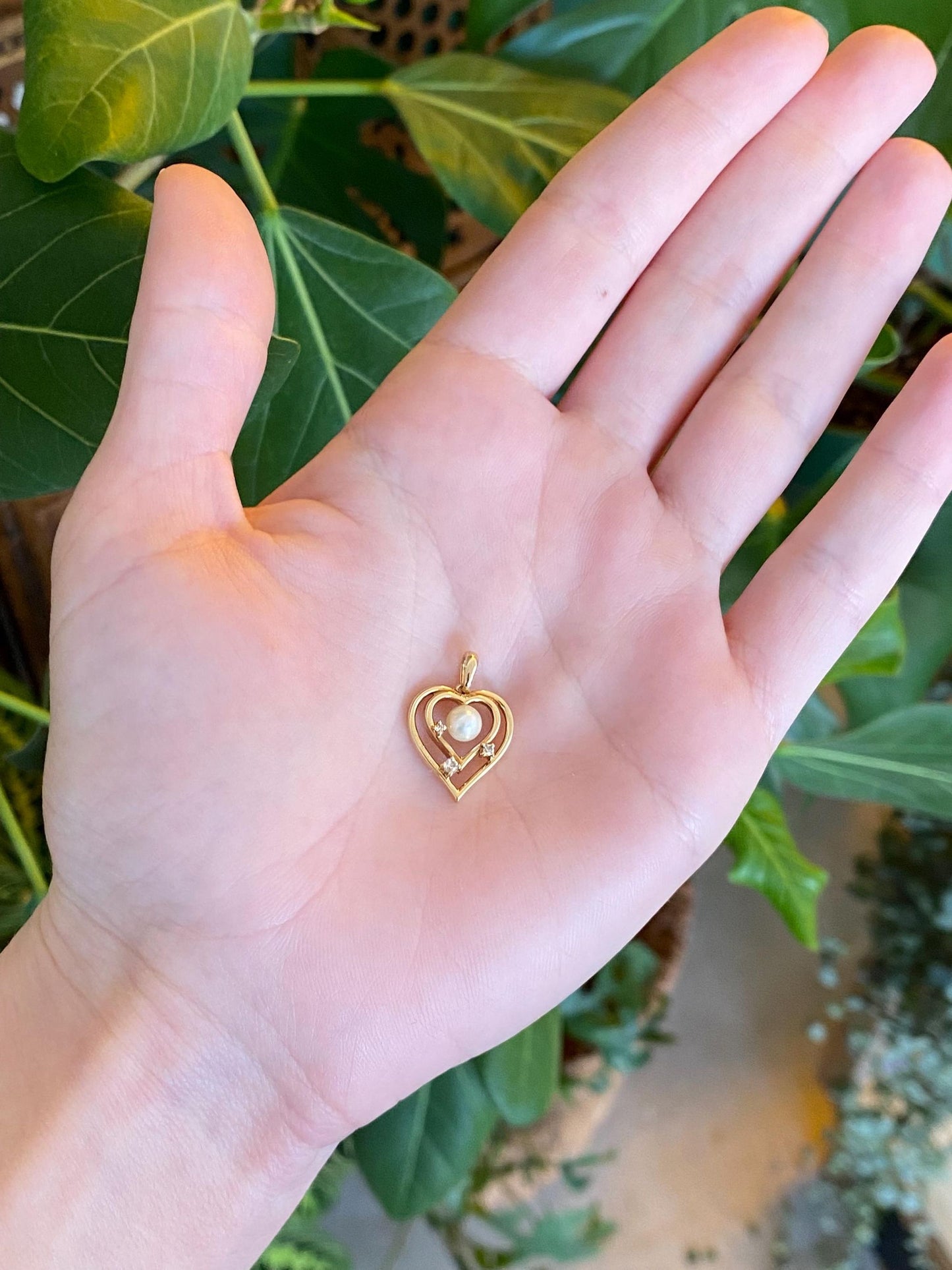 Vintage Solid 18k Yellow Gold Clear Cubic Zirconia Pearl Heart Charm