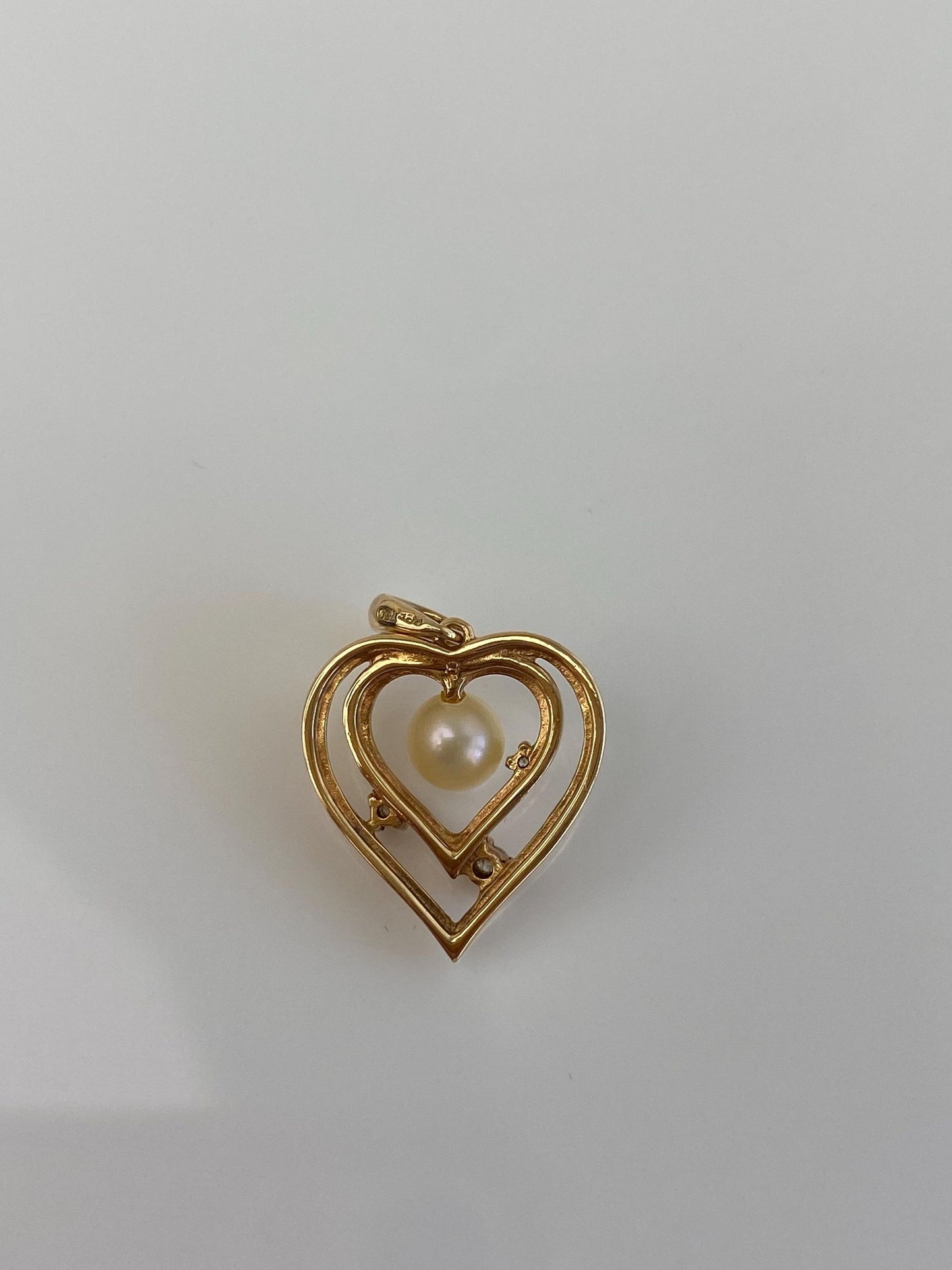 Vintage Solid 18k Yellow Gold Clear Cubic Zirconia Pearl Heart Charm