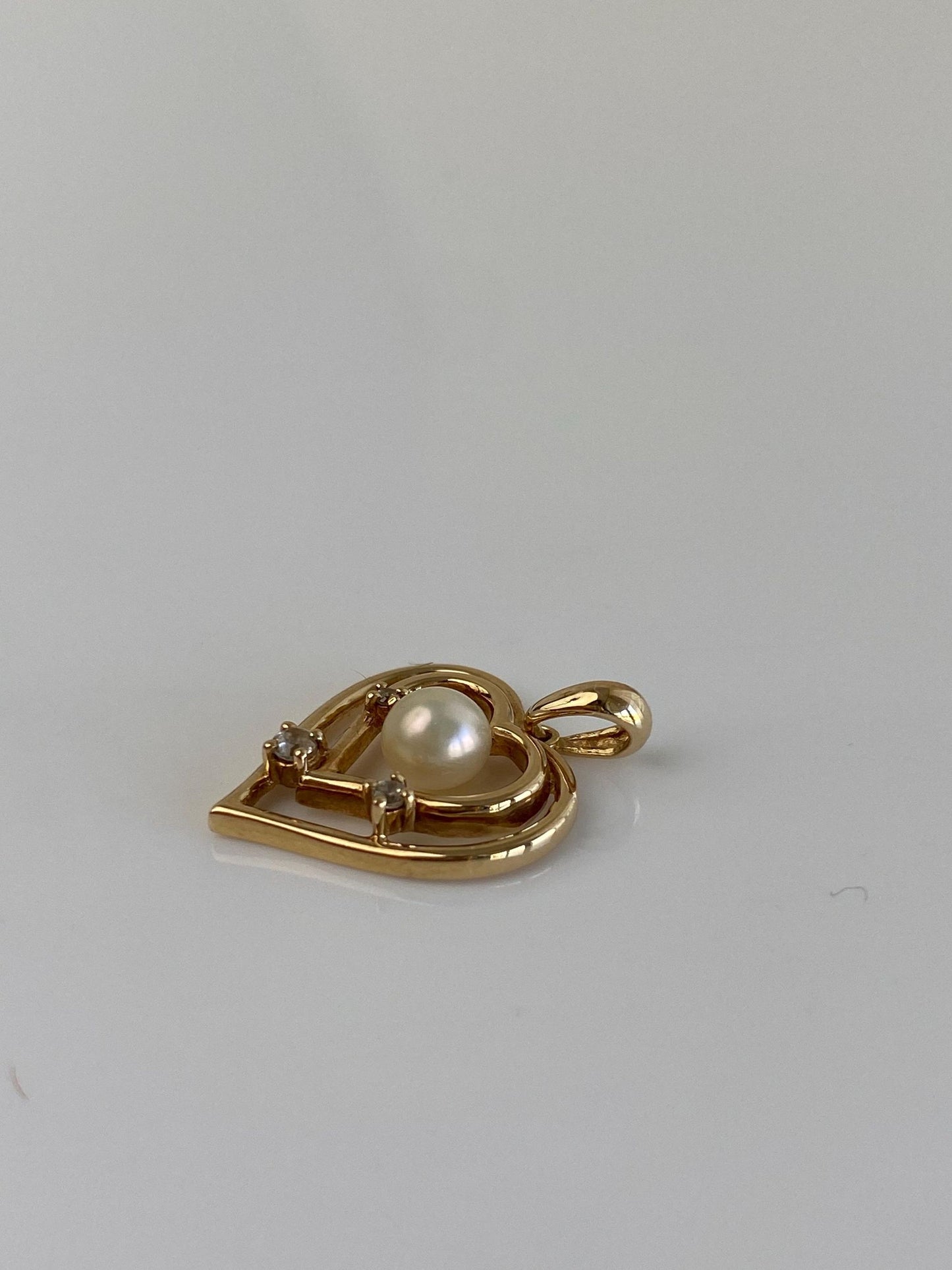 Vintage Solid 18k Yellow Gold Clear Cubic Zirconia Pearl Heart Charm