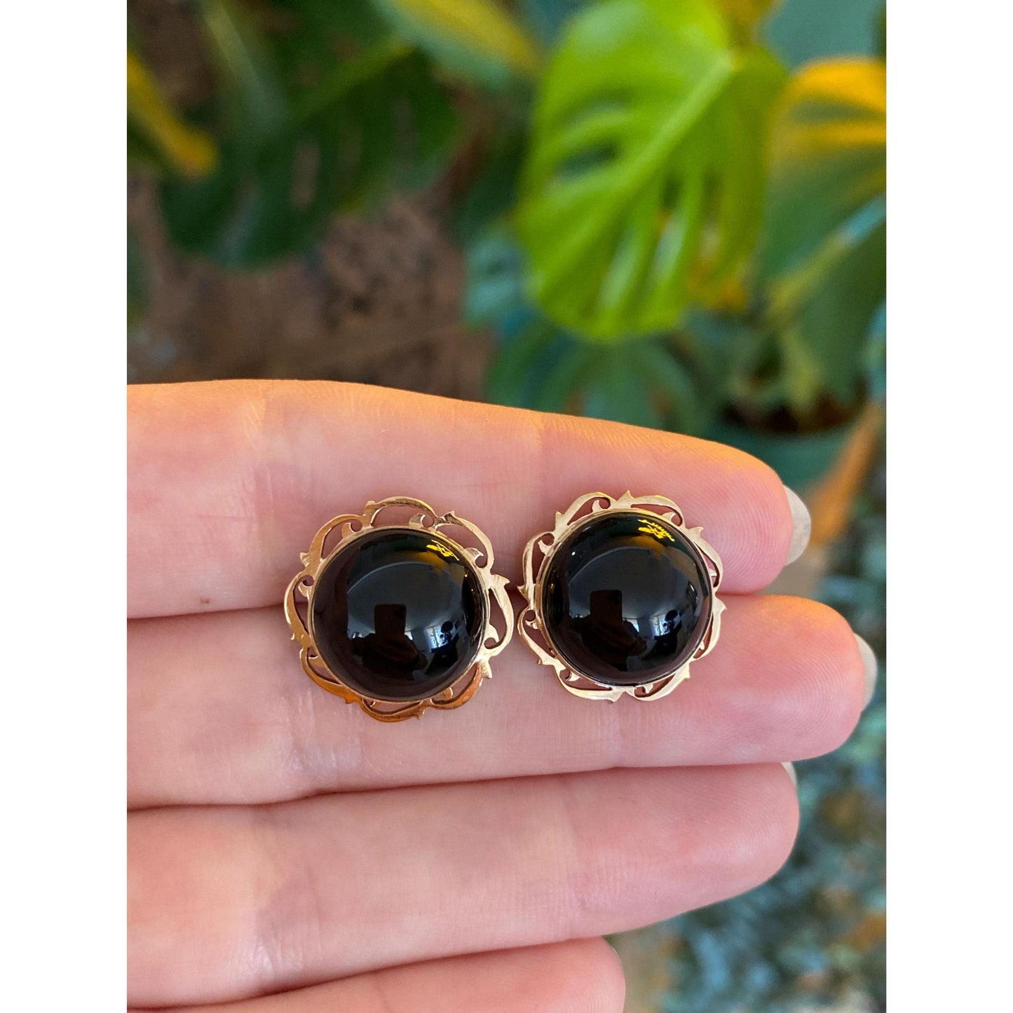 Vintage Solid 14k Yellow Gold Black Onyx Stud Earrings