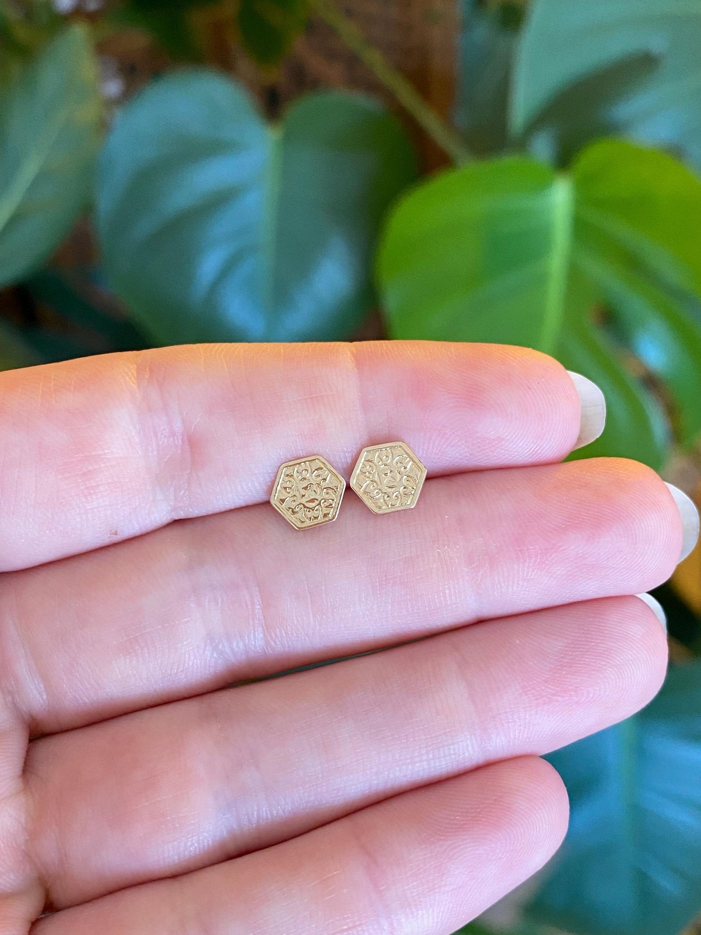 Vintage Solid 14k Yellow Gold Octagonal Design Stud Earrings