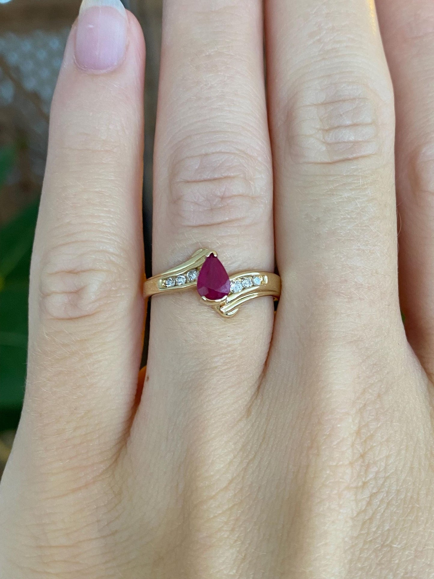 Vintage Solid 14k Yellow Gold Diamond Ruby Teardrop Ring - Size 6