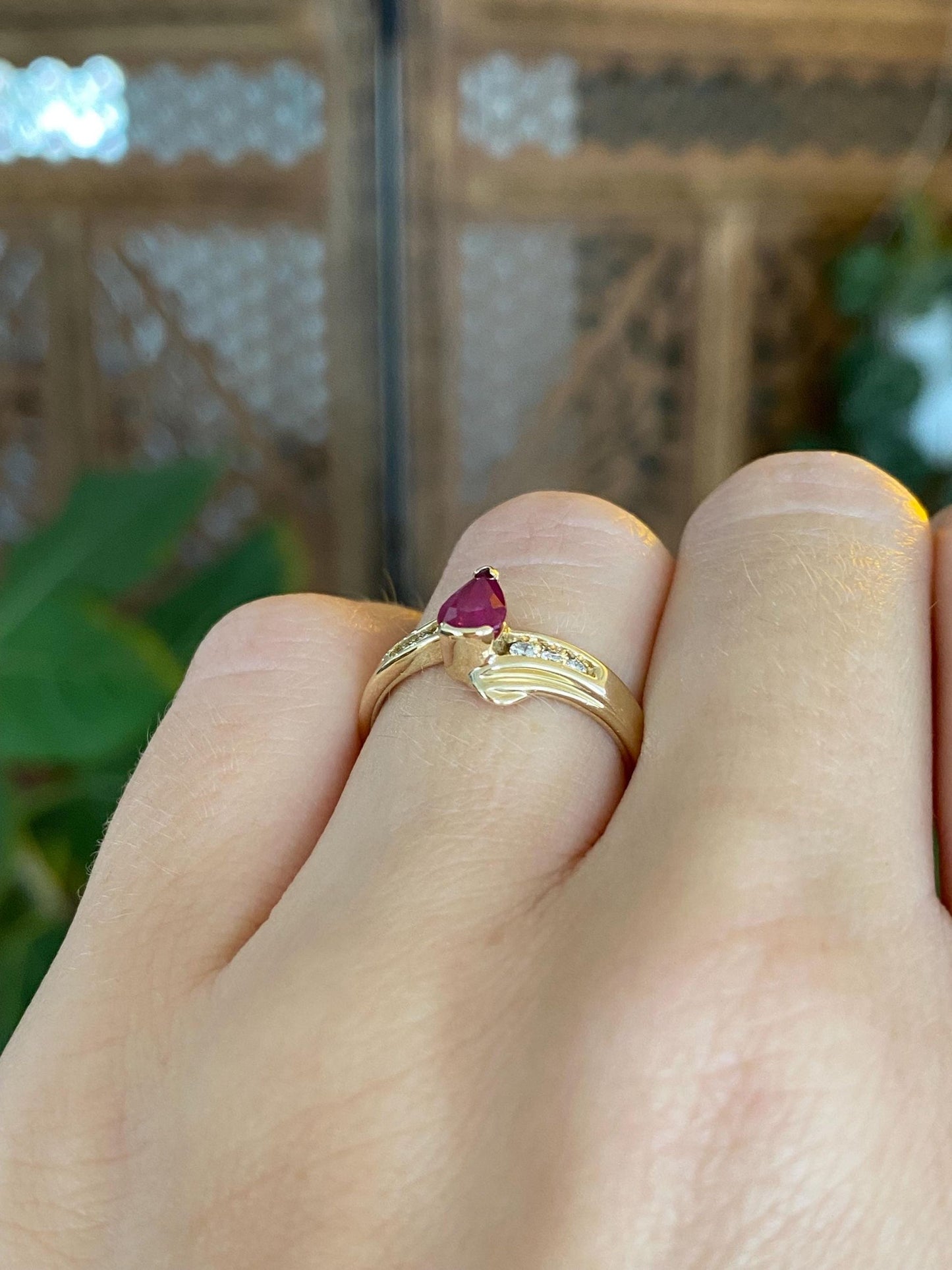 Vintage Solid 14k Yellow Gold Diamond Ruby Teardrop Ring - Size 6