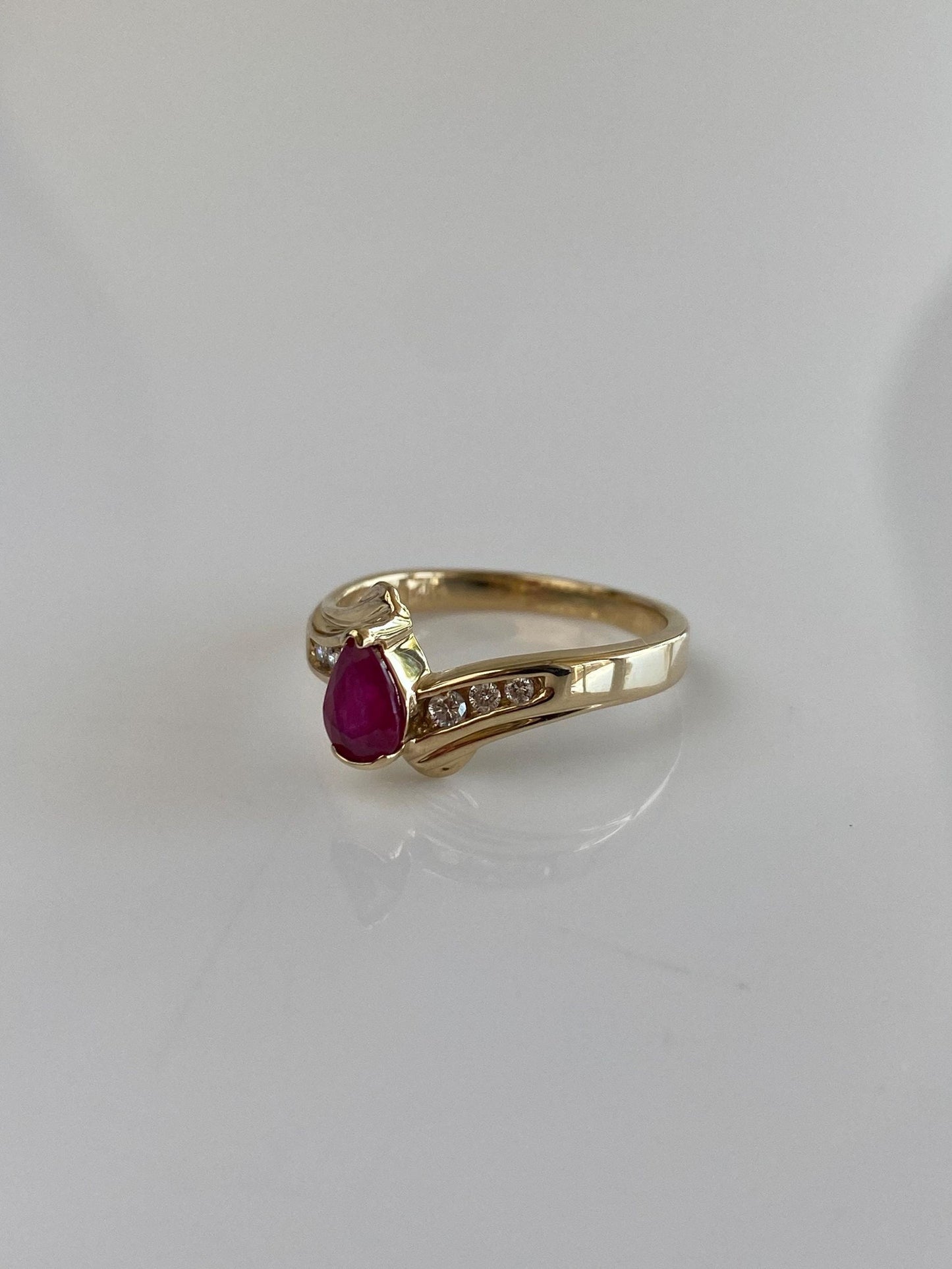 Vintage Solid 14k Yellow Gold Diamond Ruby Teardrop Ring - Size 6