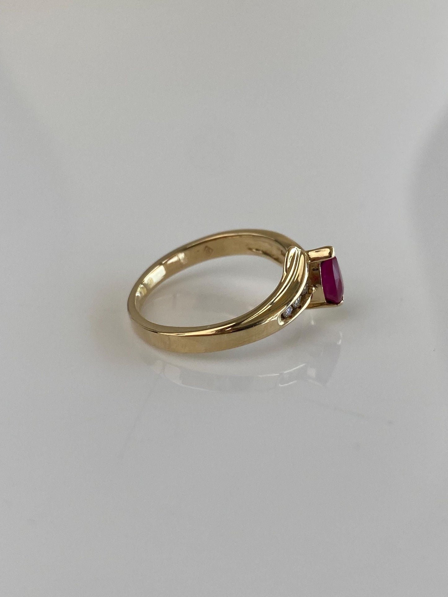 Vintage Solid 14k Yellow Gold Diamond Ruby Teardrop Ring - Size 6