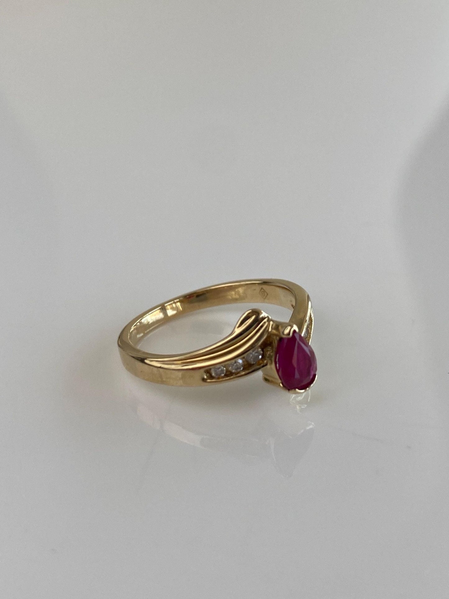 Vintage Solid 14k Yellow Gold Diamond Ruby Teardrop Ring - Size 6