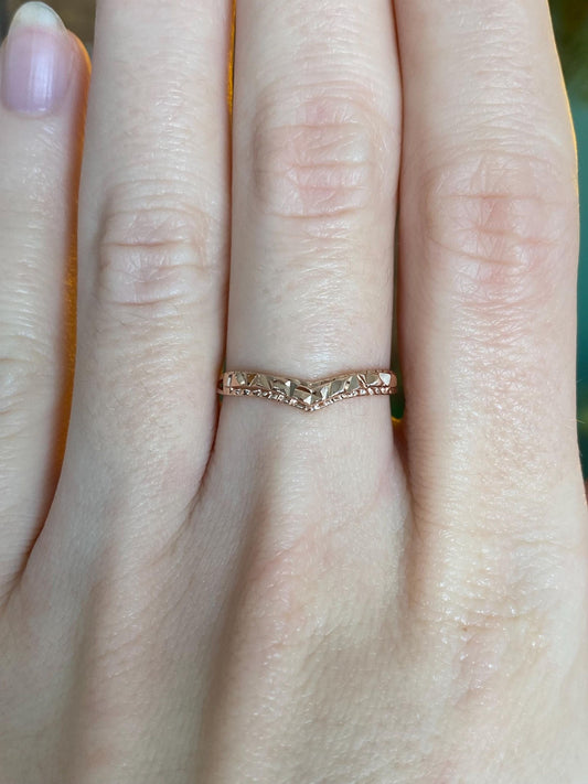 Vintage Solid 14k Rose Gold Diamond Cut Chevron Ring Band - Size 6.75