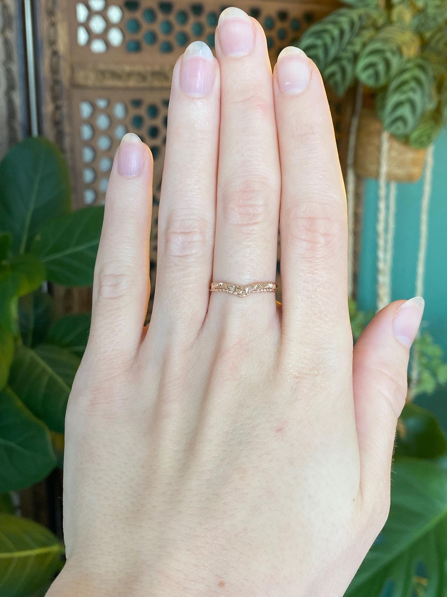 Vintage Solid 14k Rose Gold Diamond Cut Chevron Ring Band - Size 6.75