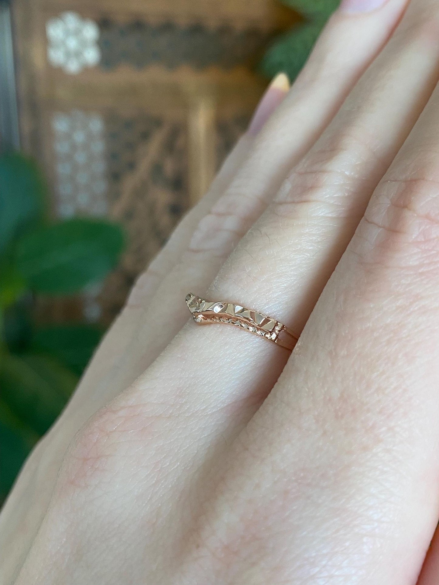 Vintage Solid 14k Rose Gold Diamond Cut Chevron Ring Band - Size 6.75