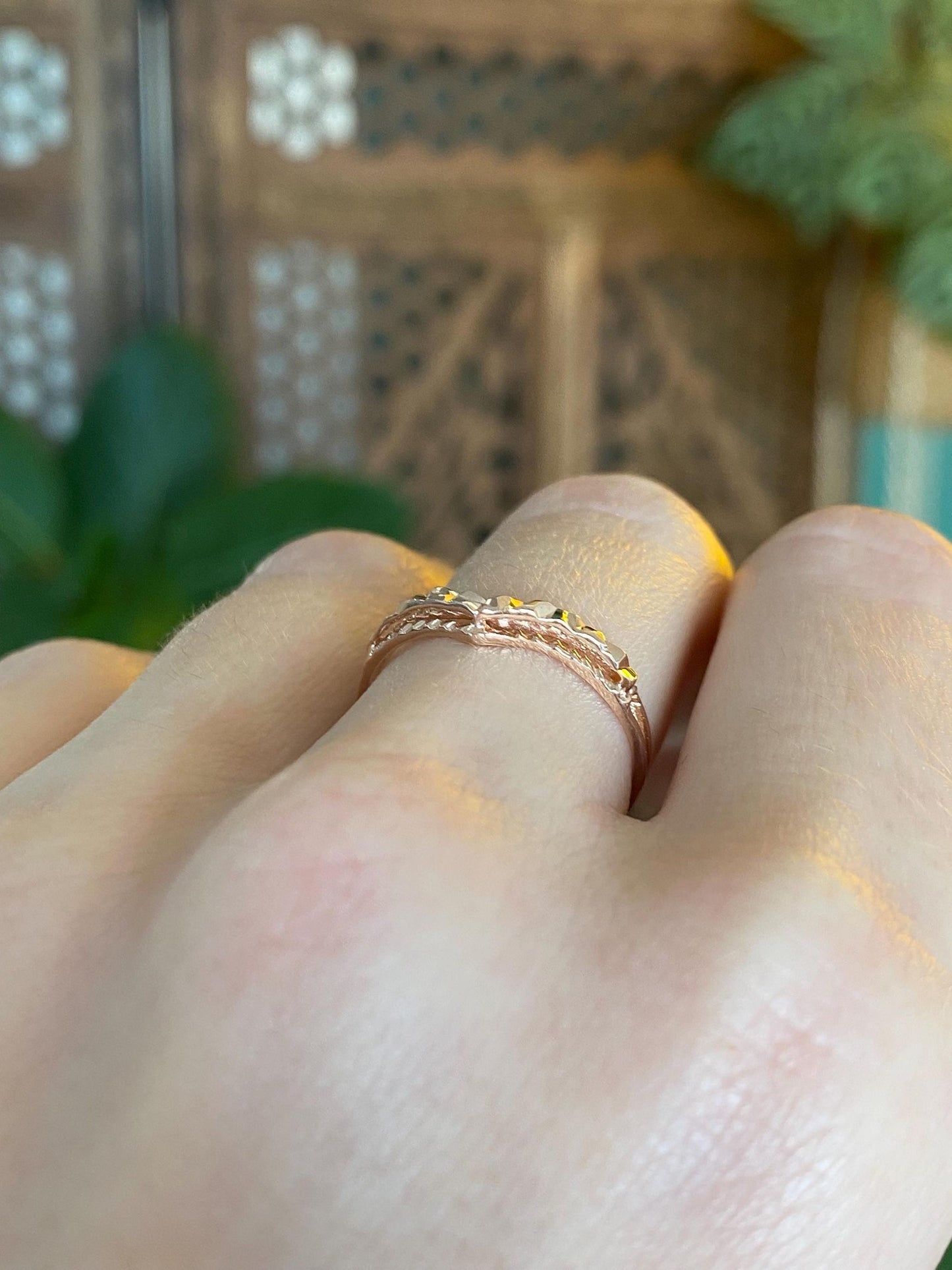 Vintage Solid 14k Rose Gold Diamond Cut Chevron Ring Band - Size 6.75