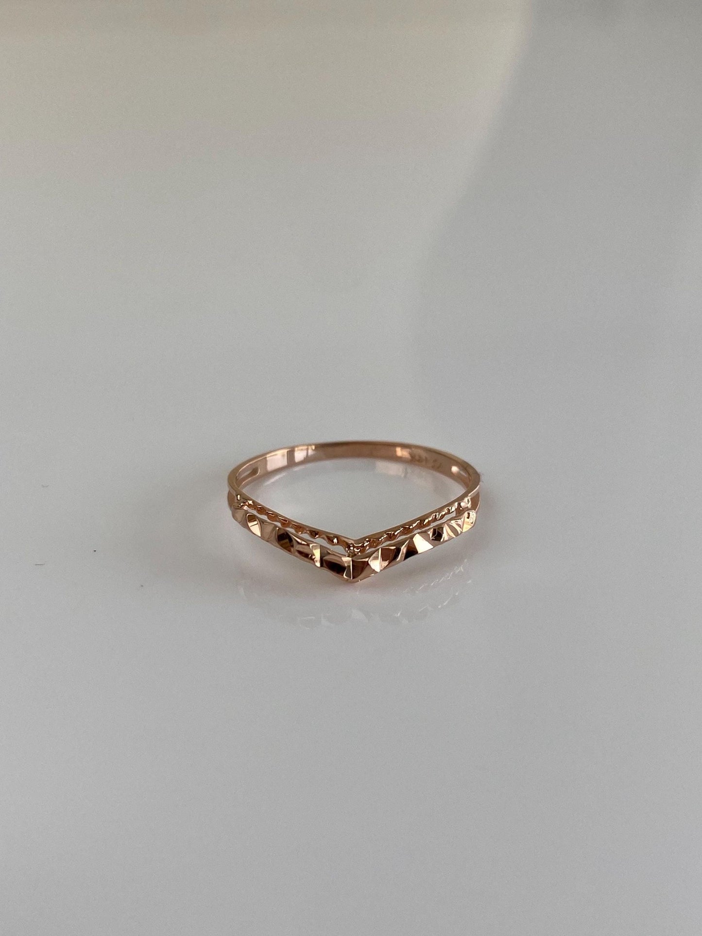Vintage Solid 14k Rose Gold Diamond Cut Chevron Ring Band - Size 6.75