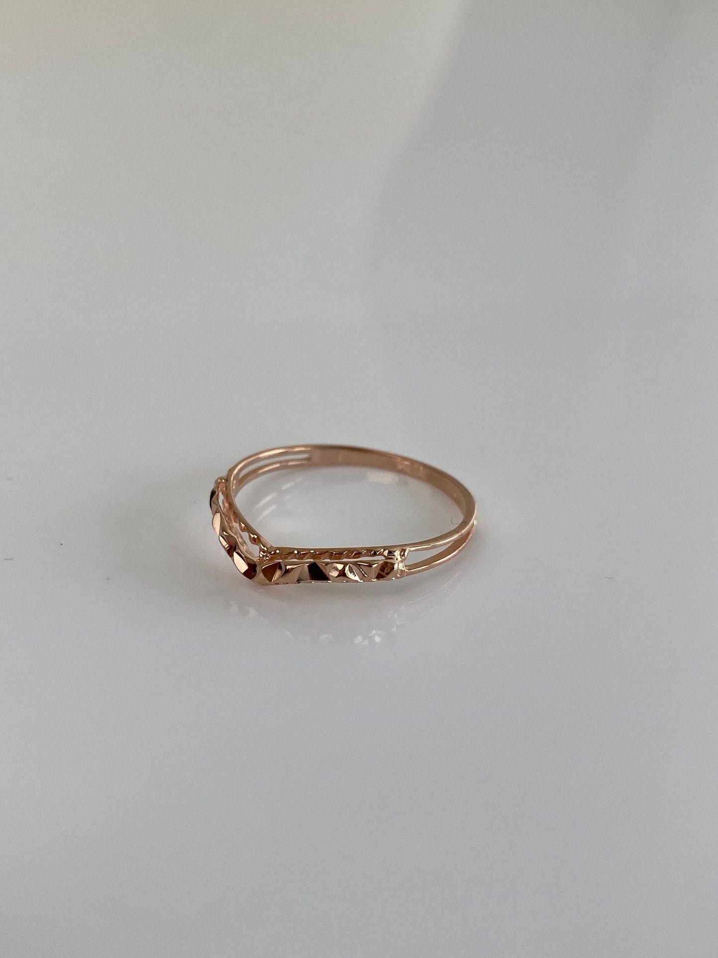 Vintage Solid 14k Rose Gold Diamond Cut Chevron Ring Band - Size 6.75