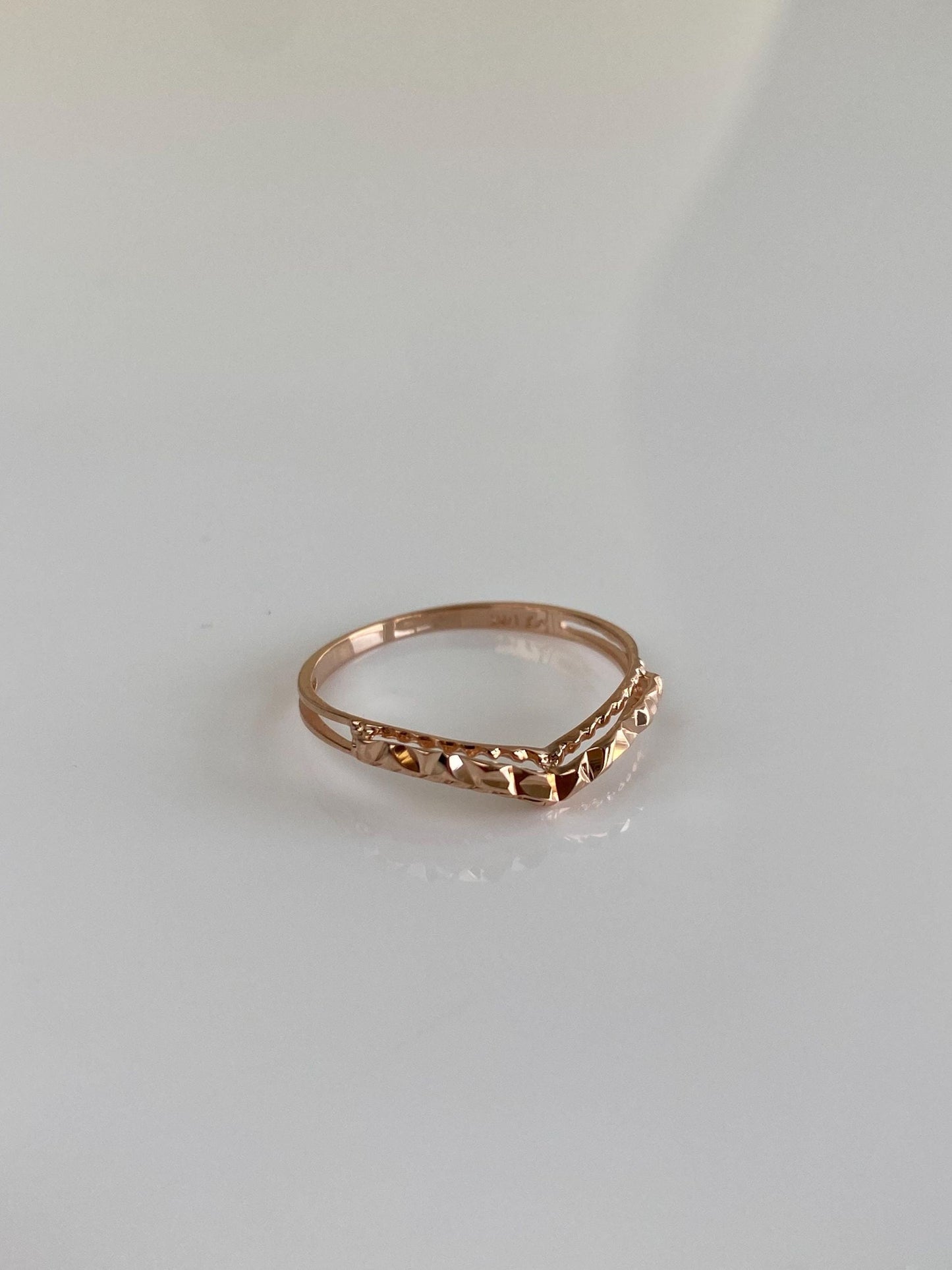 Vintage Solid 14k Rose Gold Diamond Cut Chevron Ring Band - Size 6.75