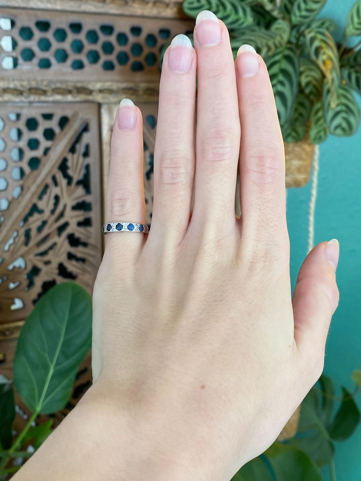 Vintage Solid 14k White Gold Clear Sapphire Blue Spinel Ring Band - Size 3.75