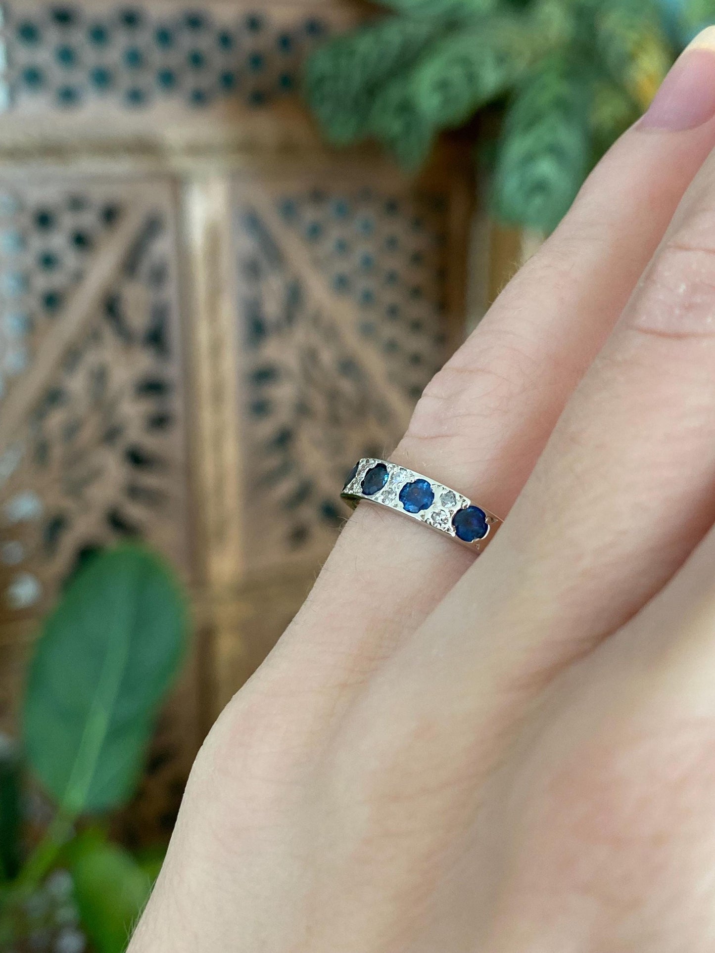 Vintage Solid 14k White Gold Clear Sapphire Blue Spinel Ring Band - Size 3.75