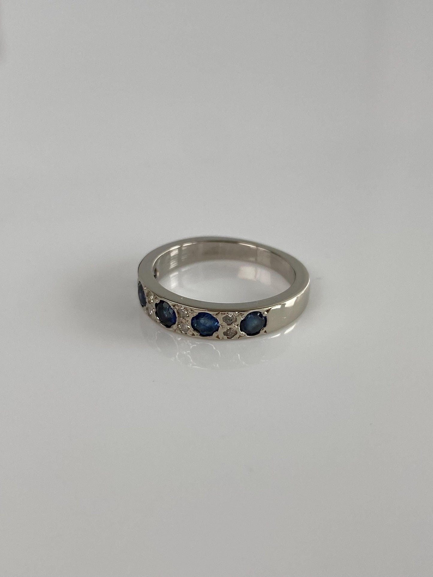 Vintage Solid 14k White Gold Clear Sapphire Blue Spinel Ring Band - Size 3.75