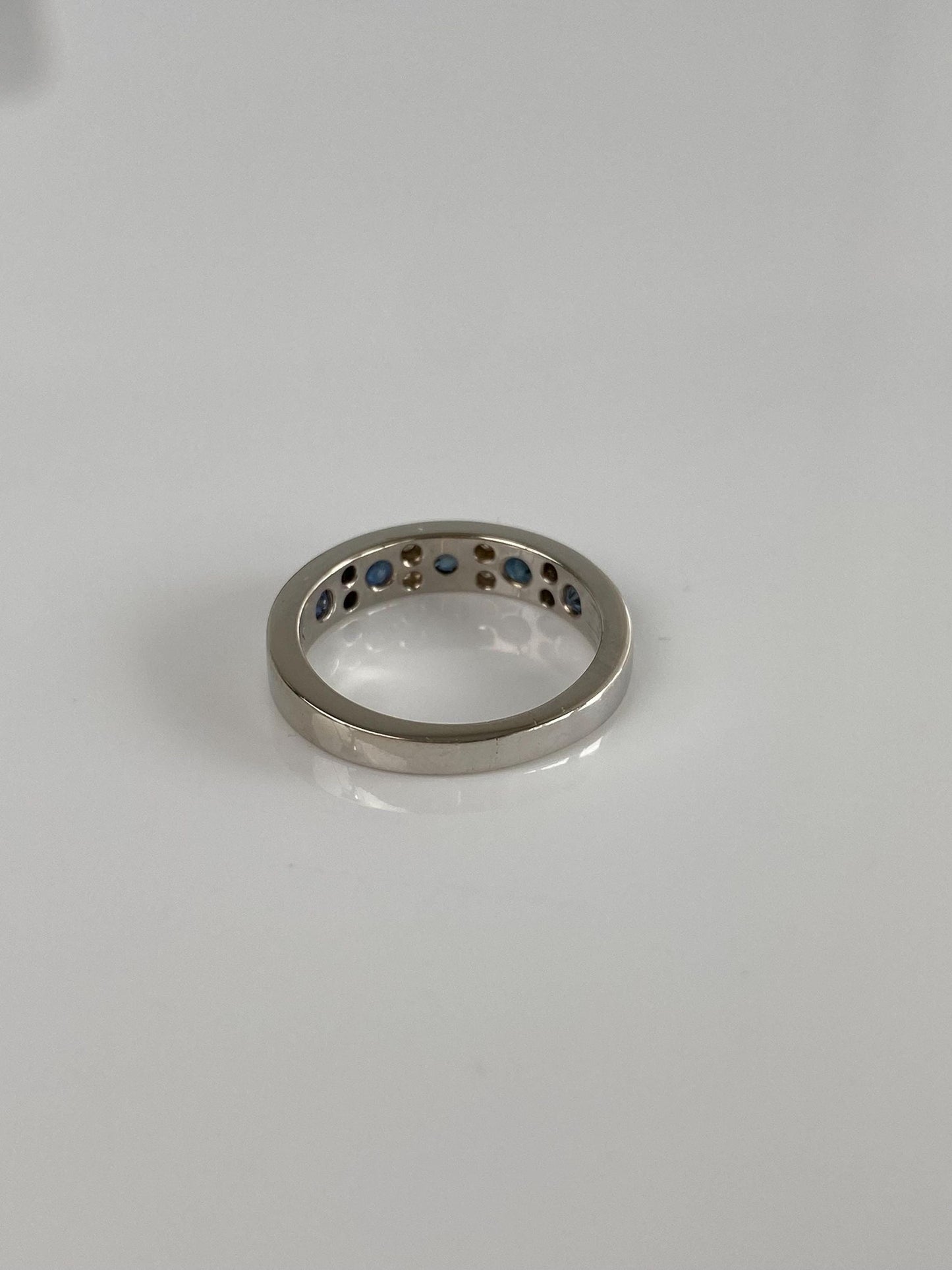 Vintage Solid 14k White Gold Clear Sapphire Blue Spinel Ring Band - Size 3.75