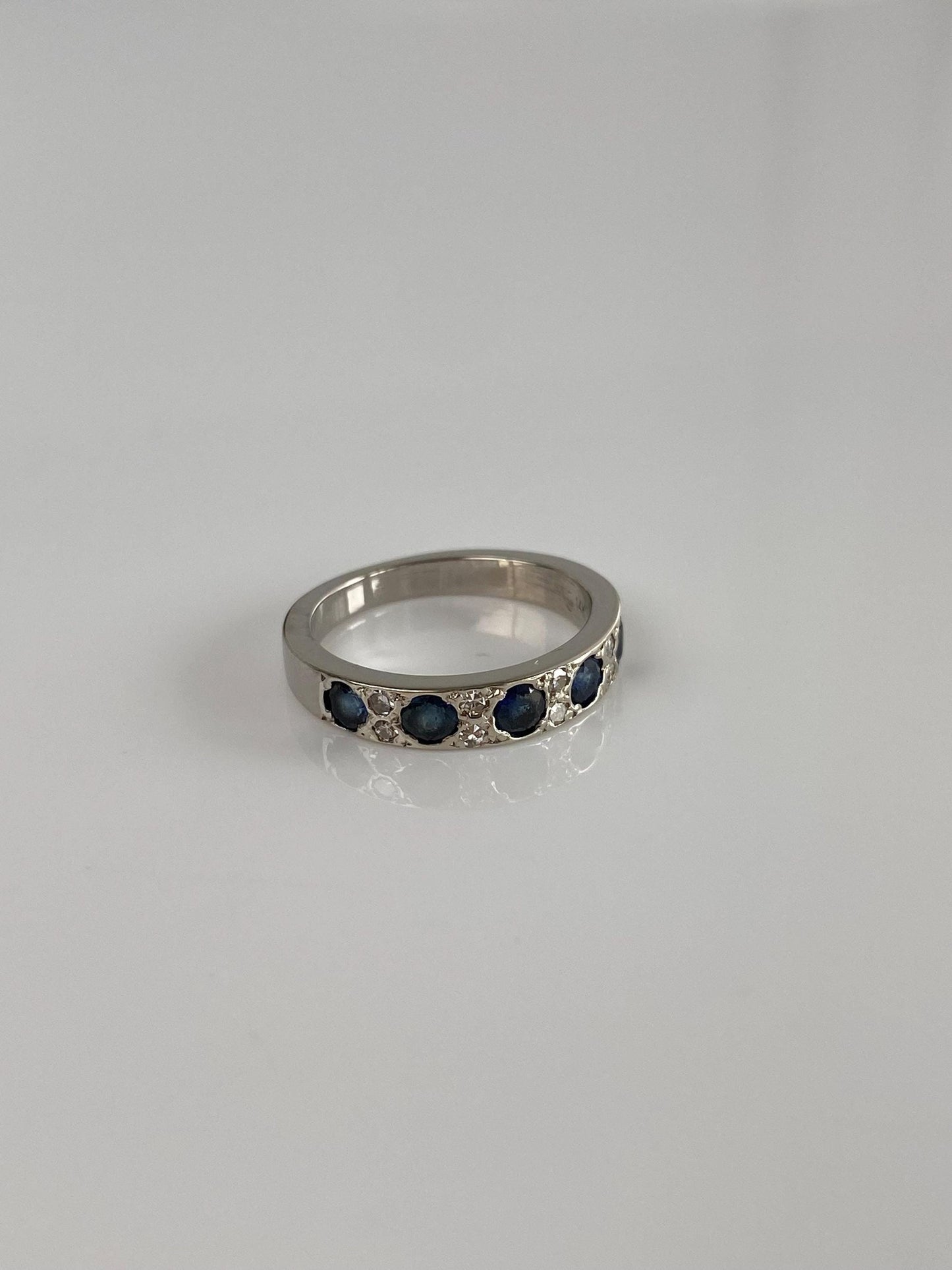 Vintage Solid 14k White Gold Clear Sapphire Blue Spinel Ring Band - Size 3.75