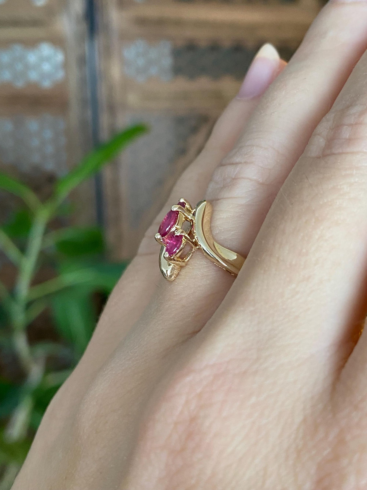 Vintage Solid 10k Yellow Gold Marquis Ruby Twist Ring - Size 6.25