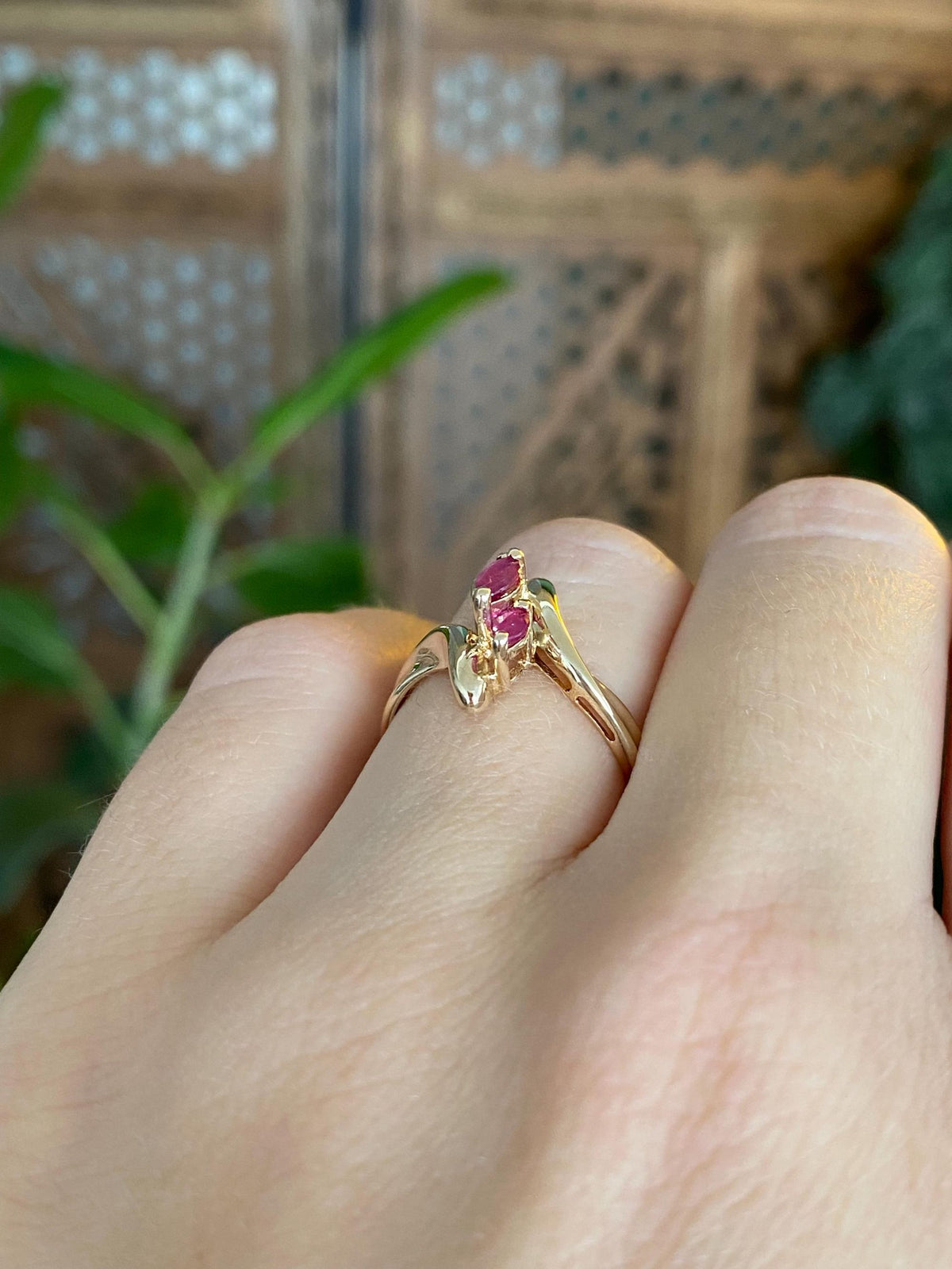 Vintage Solid 10k Yellow Gold Marquis Ruby Twist Ring - Size 6.25