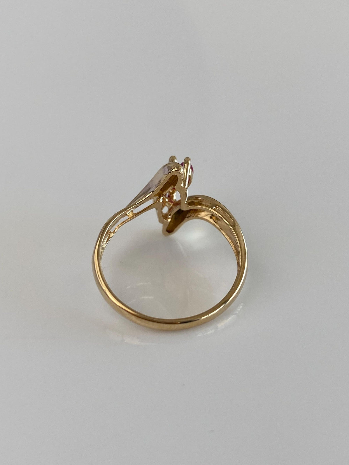 Vintage Solid 10k Yellow Gold Marquis Ruby Twist Ring - Size 6.25