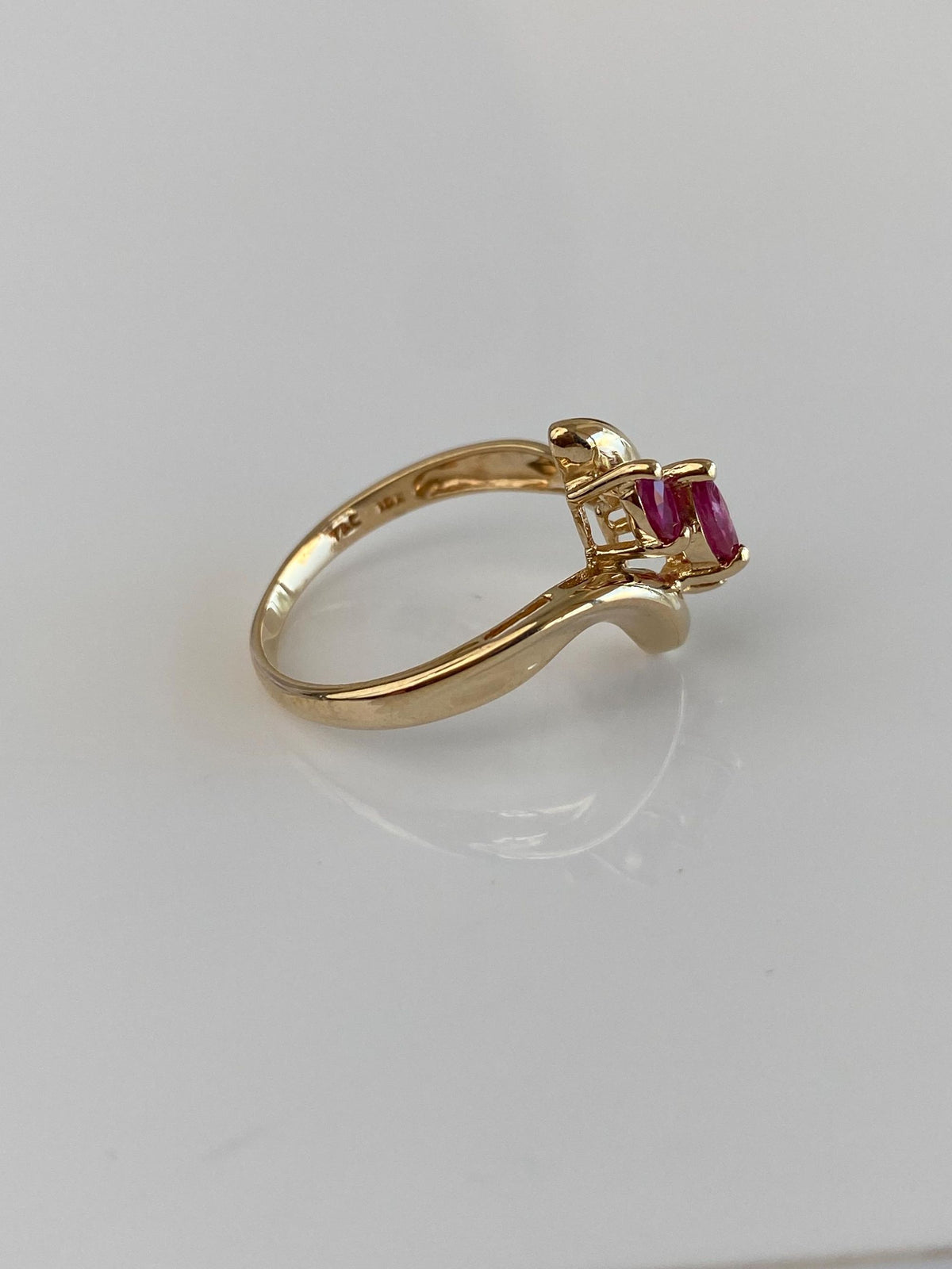 Vintage Solid 10k Yellow Gold Marquis Ruby Twist Ring - Size 6.25