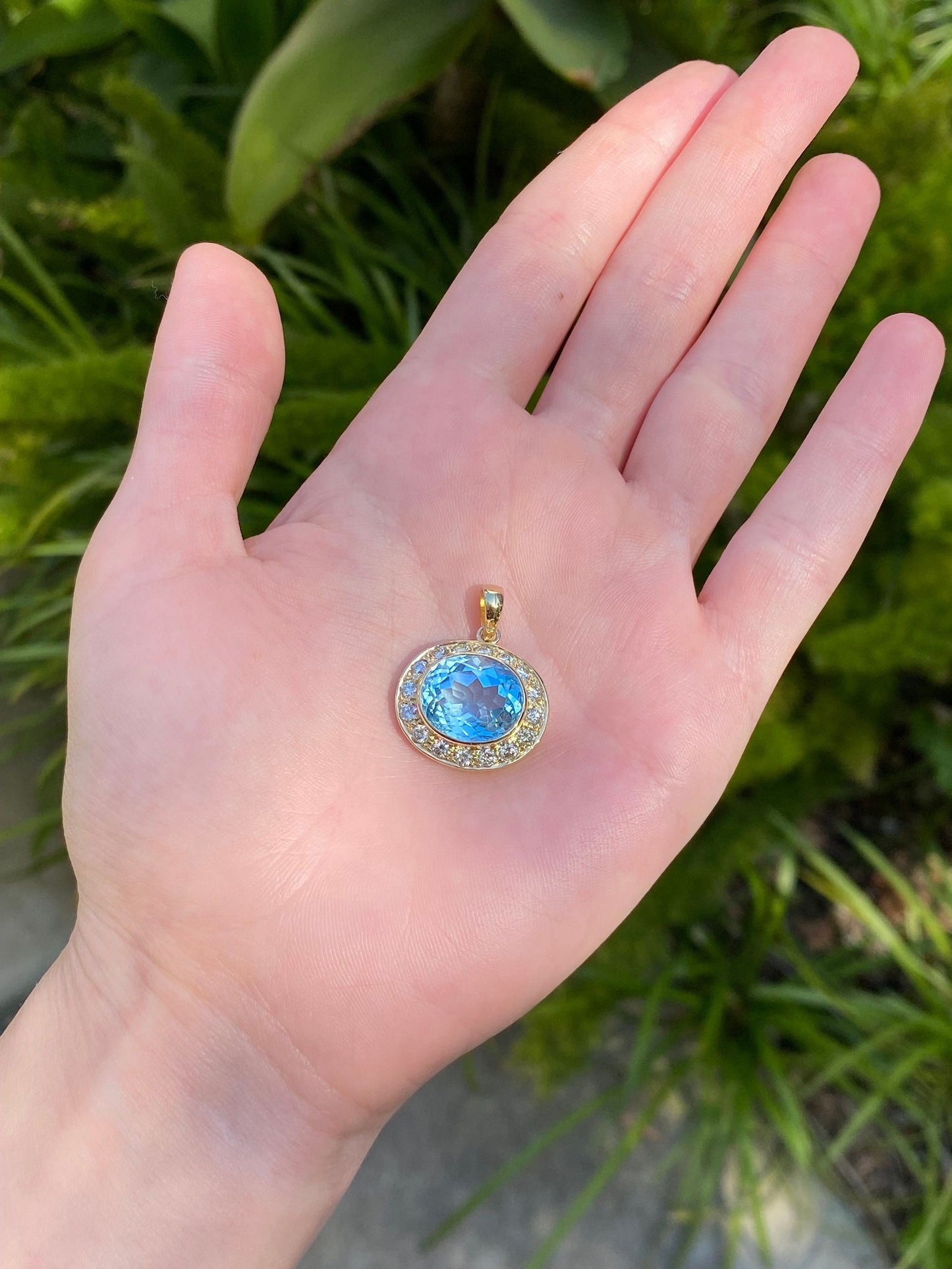 Vintage Solid 18k Yellow Gold Topaz & Diamond Charm