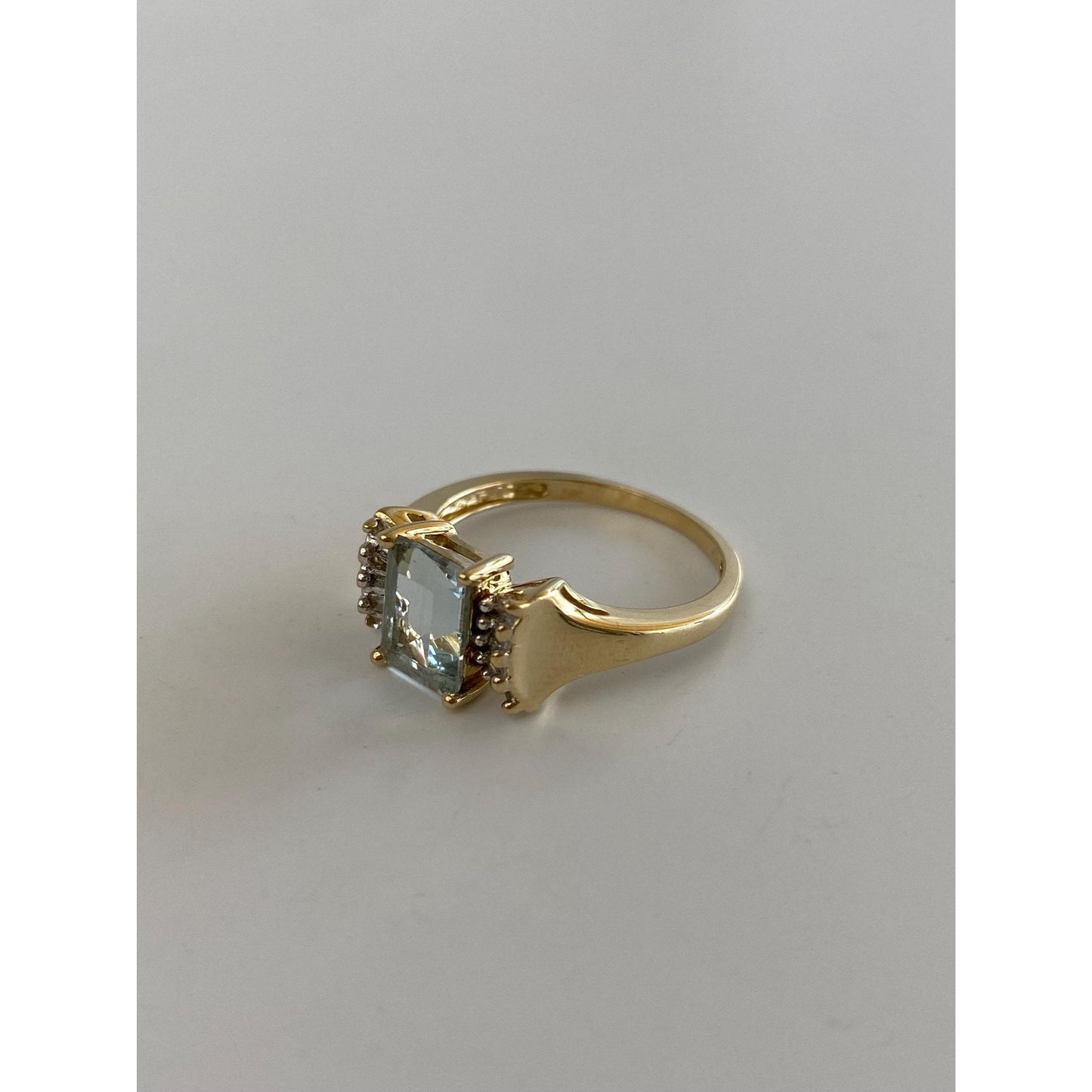 Vintage Solid 14k Yellow Gold Diamond Aquamarine Ring - Size 6.75