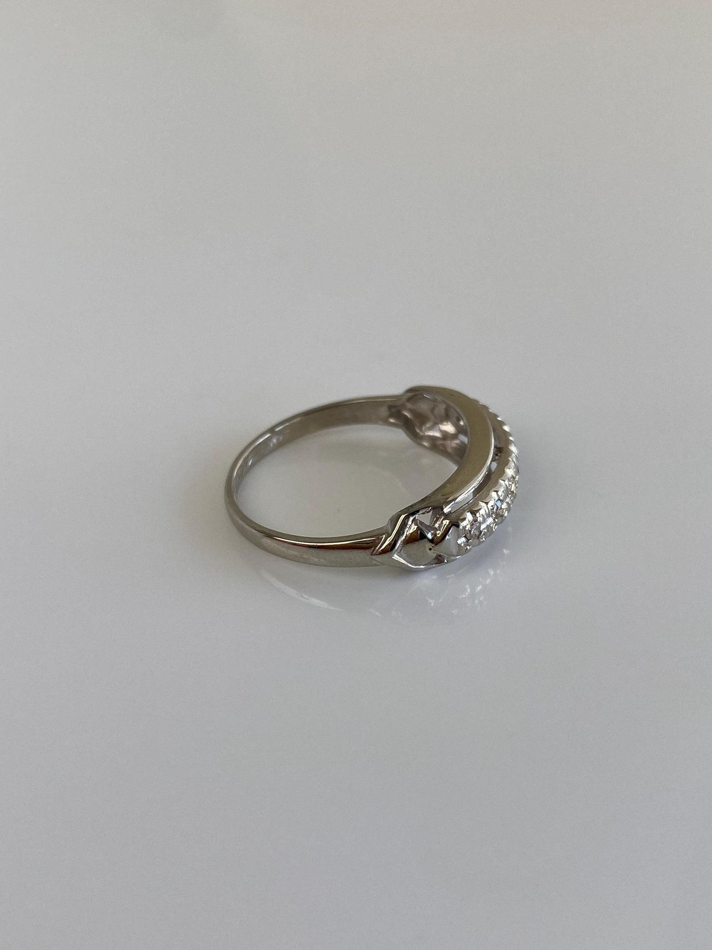 Vintage Solid 14k White Gold Clear Spinel Ring Band - Size 6.75