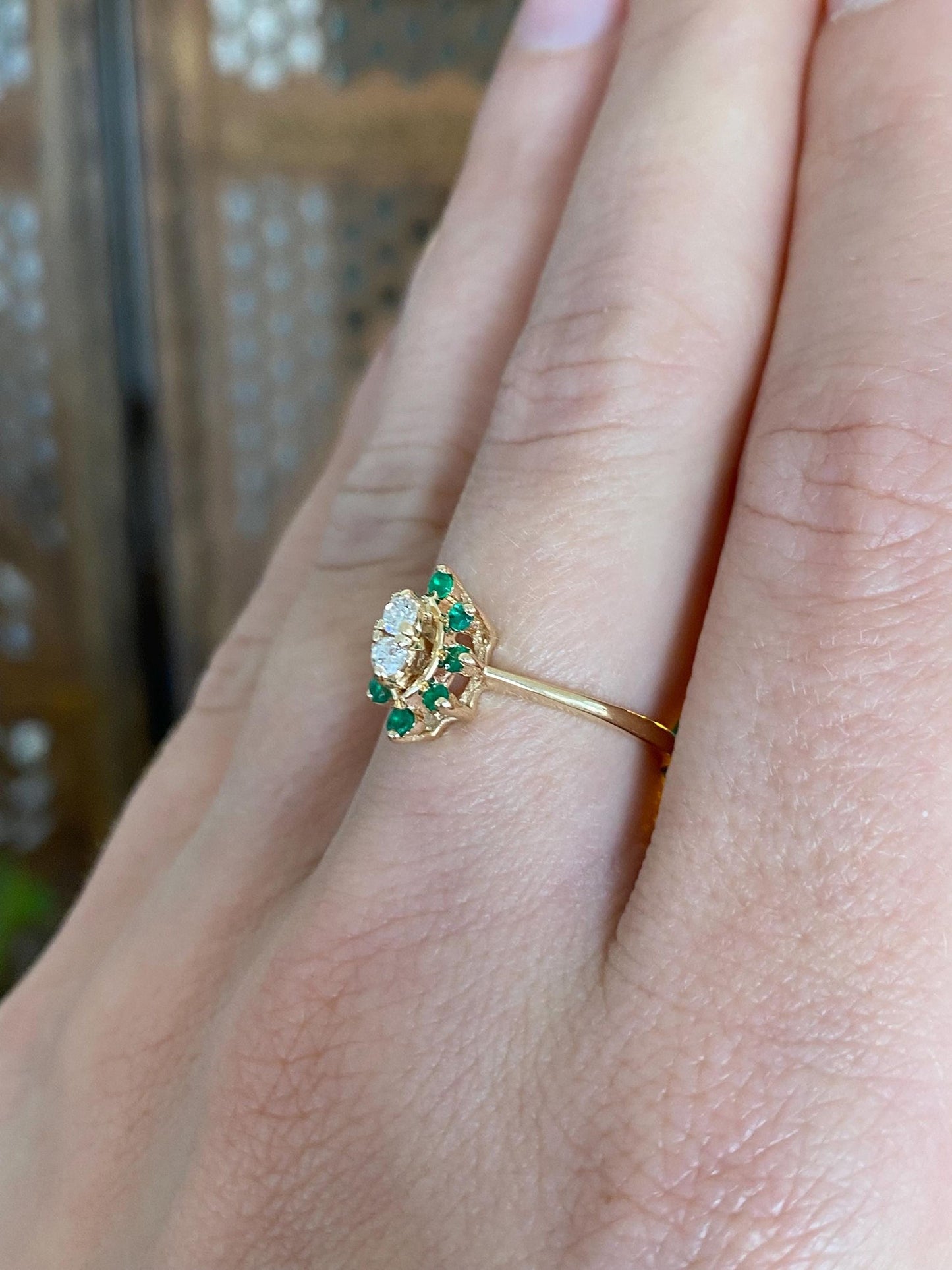 Vintage Solid 14k Yellow Gold Emerald Halo Diamonds Ring - Size 6.5