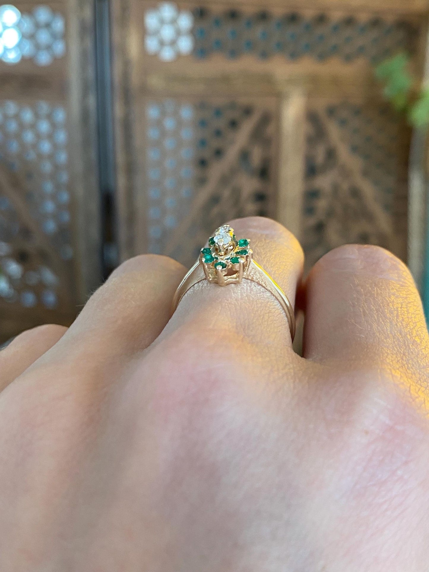 Vintage Solid 14k Yellow Gold Emerald Halo Diamonds Ring - Size 6.5