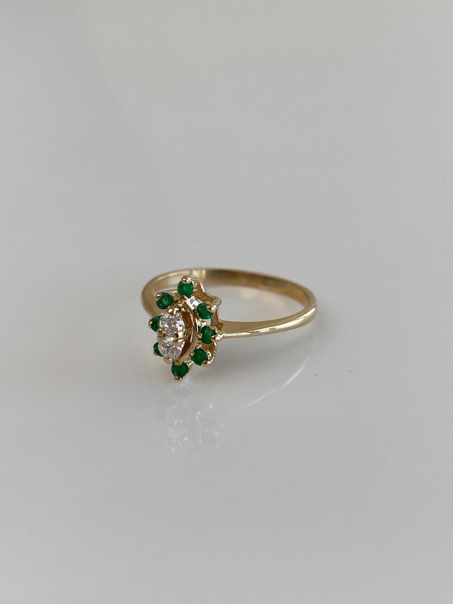 Vintage Solid 14k Yellow Gold Emerald Halo Diamonds Ring - Size 6.5