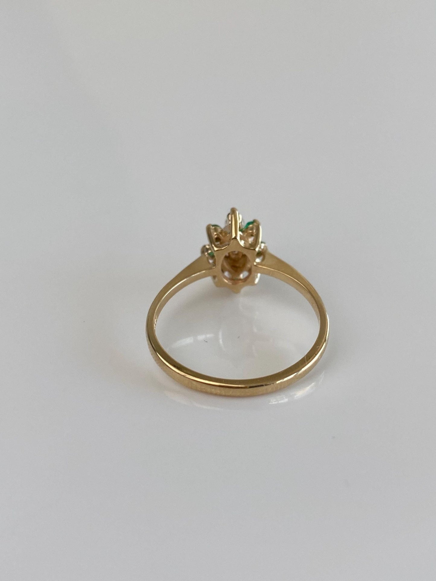 Vintage Solid 14k Yellow Gold Emerald Halo Diamonds Ring - Size 6.5