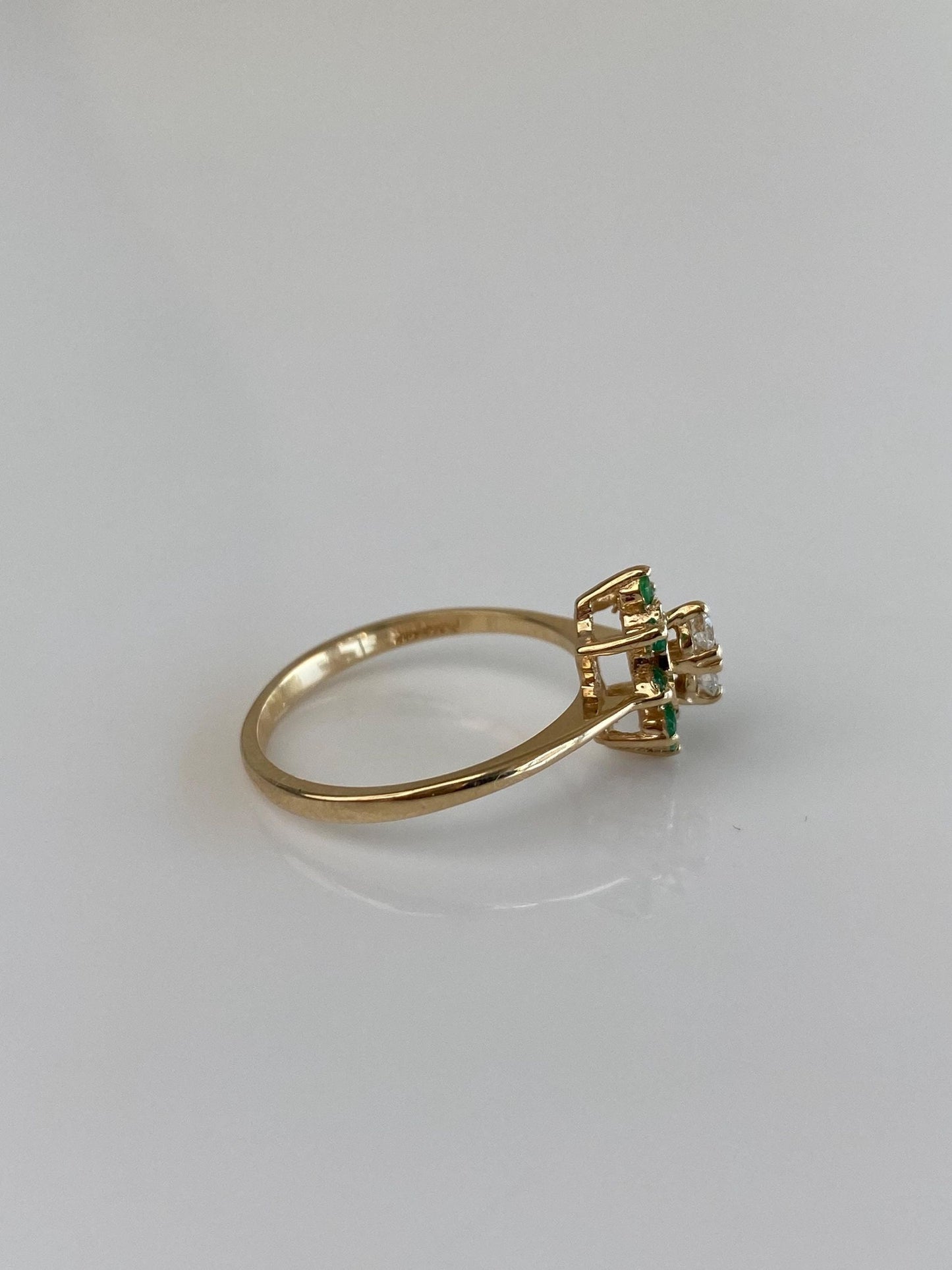 Vintage Solid 14k Yellow Gold Emerald Halo Diamonds Ring - Size 6.5