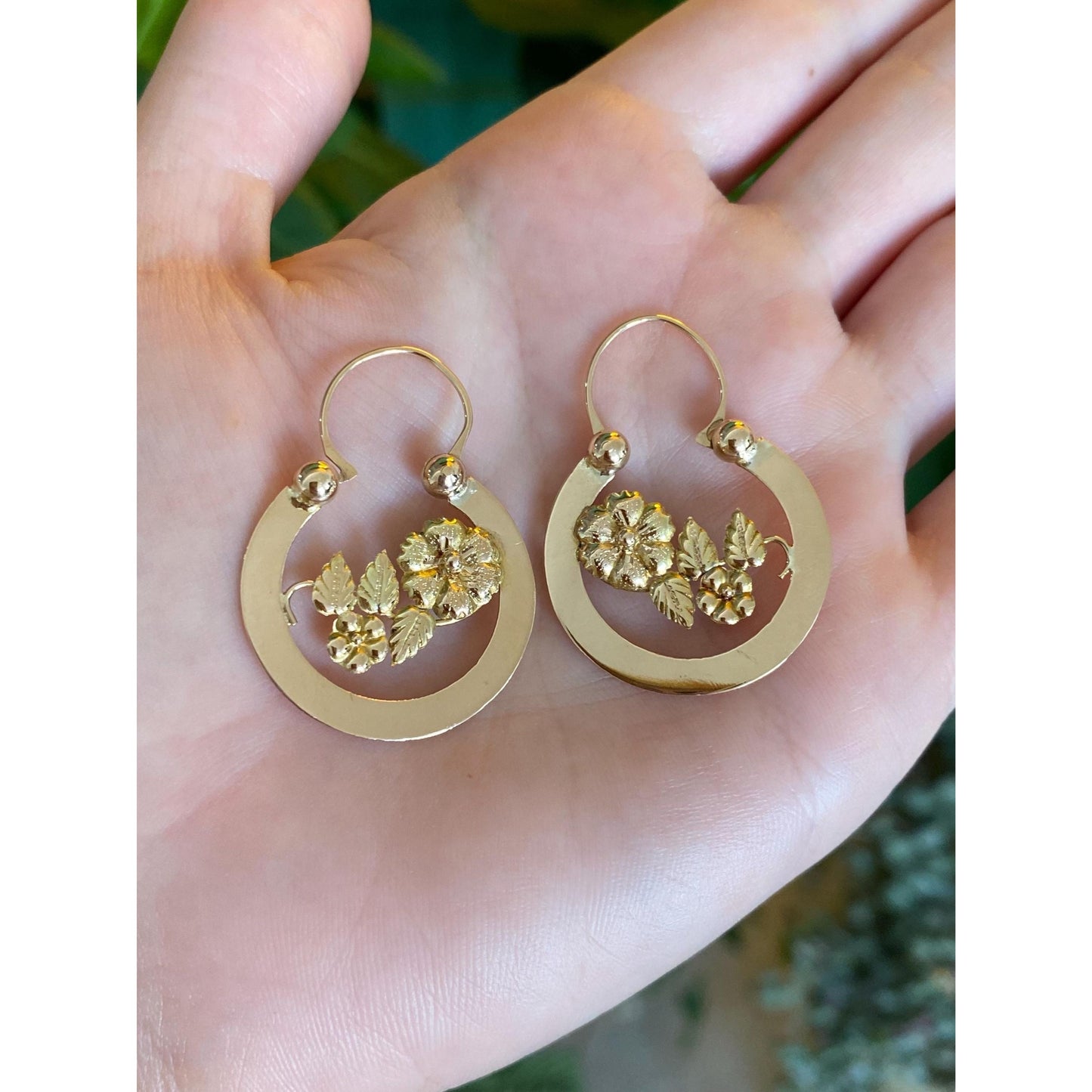 Vintage Solid 14k Yellow Gold Flower Hoop Earrings