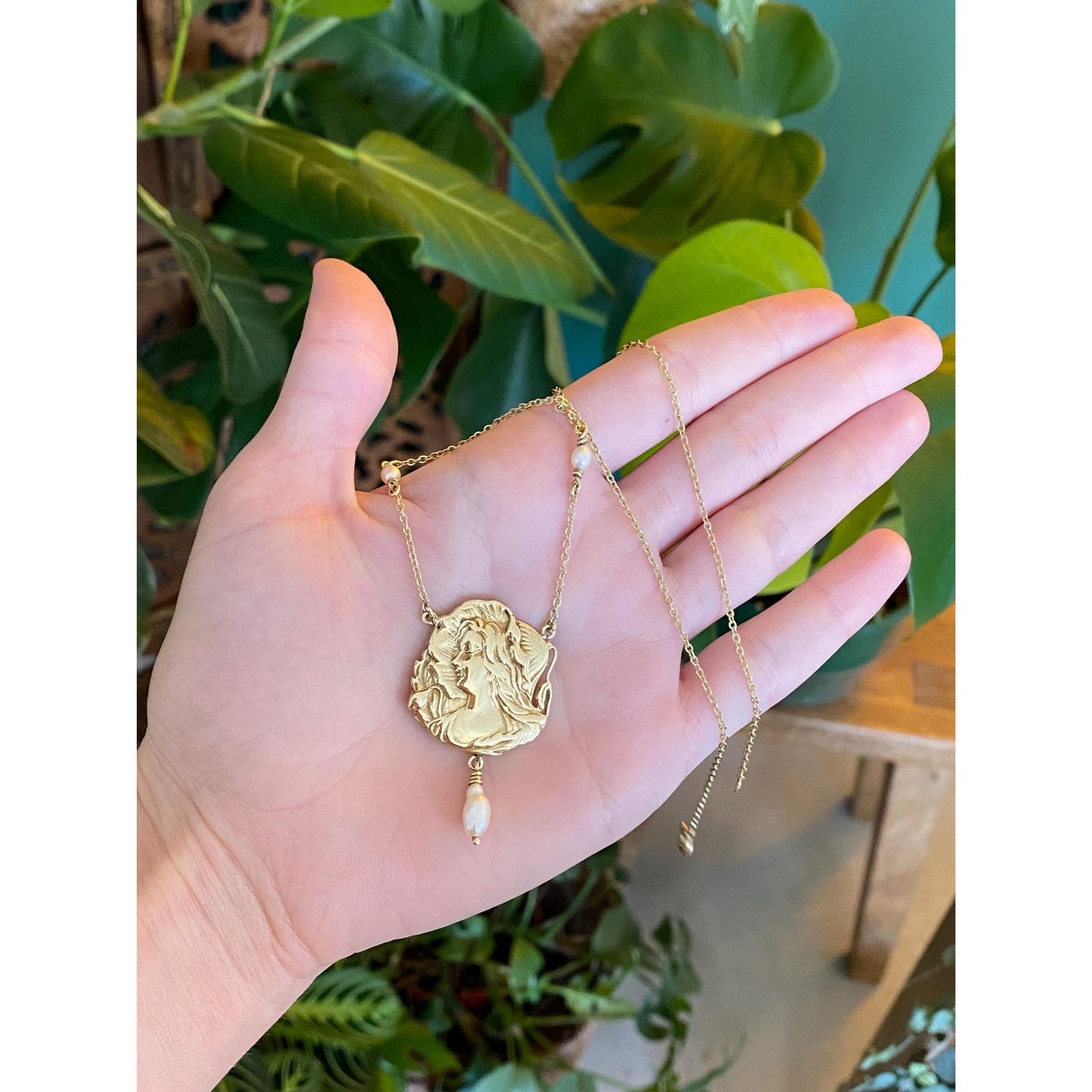 Vintage Solid 14k Yellow Gold Pearls Art Nouveau Lady Cable Chain Necklace - 16 inches