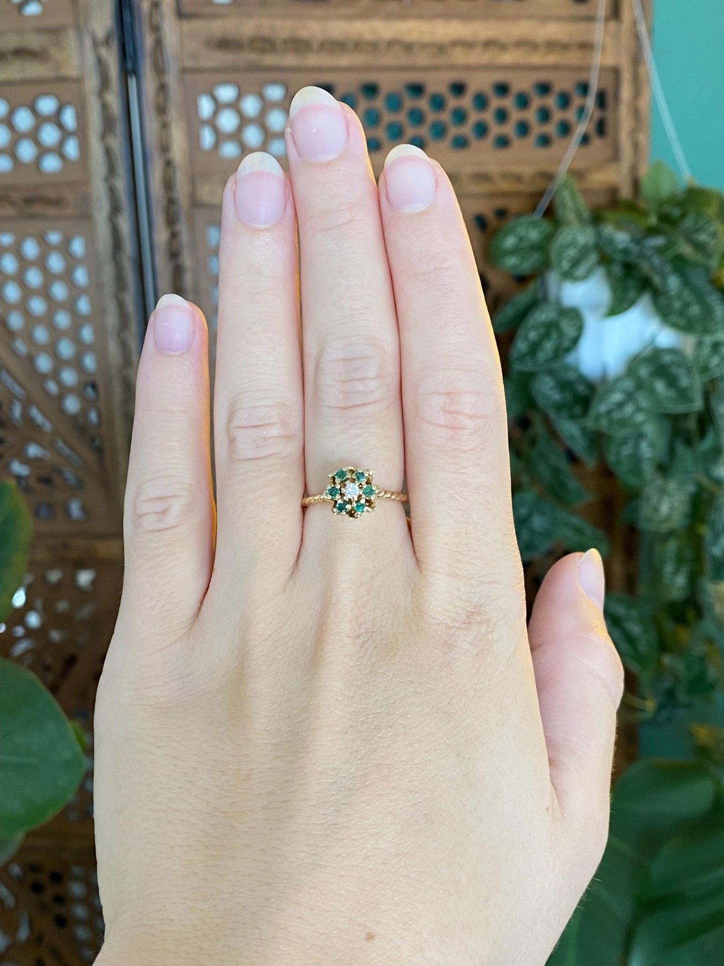 Vintage Solid 14k Yellow Gold Emerald Halo Diamond Flower Ring - Size 6.25